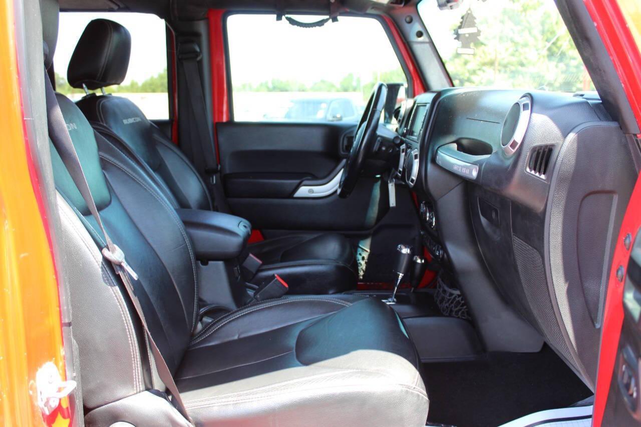 2017 Red Jeep Wrangler Unlimited Rubicon 4WD (1C4BJWFGXHL) with an 3.6L V6 DOHC 24V FFV engine, Automatic 5-Speed transmission, located at 4301 NW 39th , Oklahoma City, OK, 73112, (405) 949-5600, 35.512135, -97.598671 - NO DRIVERS LICENCE -NO FULL COVERAGE INSURANCE - NO CREDIT CHECK. COME ON OVER TO SUPERSPORTS, TAKE A LOOK AND TEST DRIVE. PLEASE GIVE US A CALL AT (405) 949-5600. NO LICENCIA DE CONDUCIR - NO SEGURO DE COBERTURA TOTAL - NO VERIFICACION DE CREDITO. VISITENOS EN SUPERSPORTS, MIRE NUESTRO - Photo#8