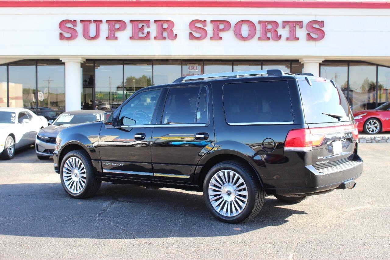 2017 Black Lincoln Navigator Select 2WD (5LMJJ2HT3HE) with an 3.5L V6 DOHC 24V FFV engine, 6A transmission, located at 4301 NW 39th , Oklahoma City, OK, 73112, (405) 949-5600, 35.512135, -97.598671 - NO DRIVERS LICENCE -NO FULL COVERAGE INSURANCE - NO CREDIT CHECK. COME ON OVER TO SUPERSPORTS, TAKE A LOOK AND TEST DRIVE. PLEASE GIVE US A CALL AT (405) 949-5600. NO LICENCIA DE CONDUCIR - NO SEGURO DE COBERTURA TOTAL - NO VERIFICACION DE CREDITO. VISITENOS EN SUPERSPORTS, MIRE NUESTRO - Photo#4