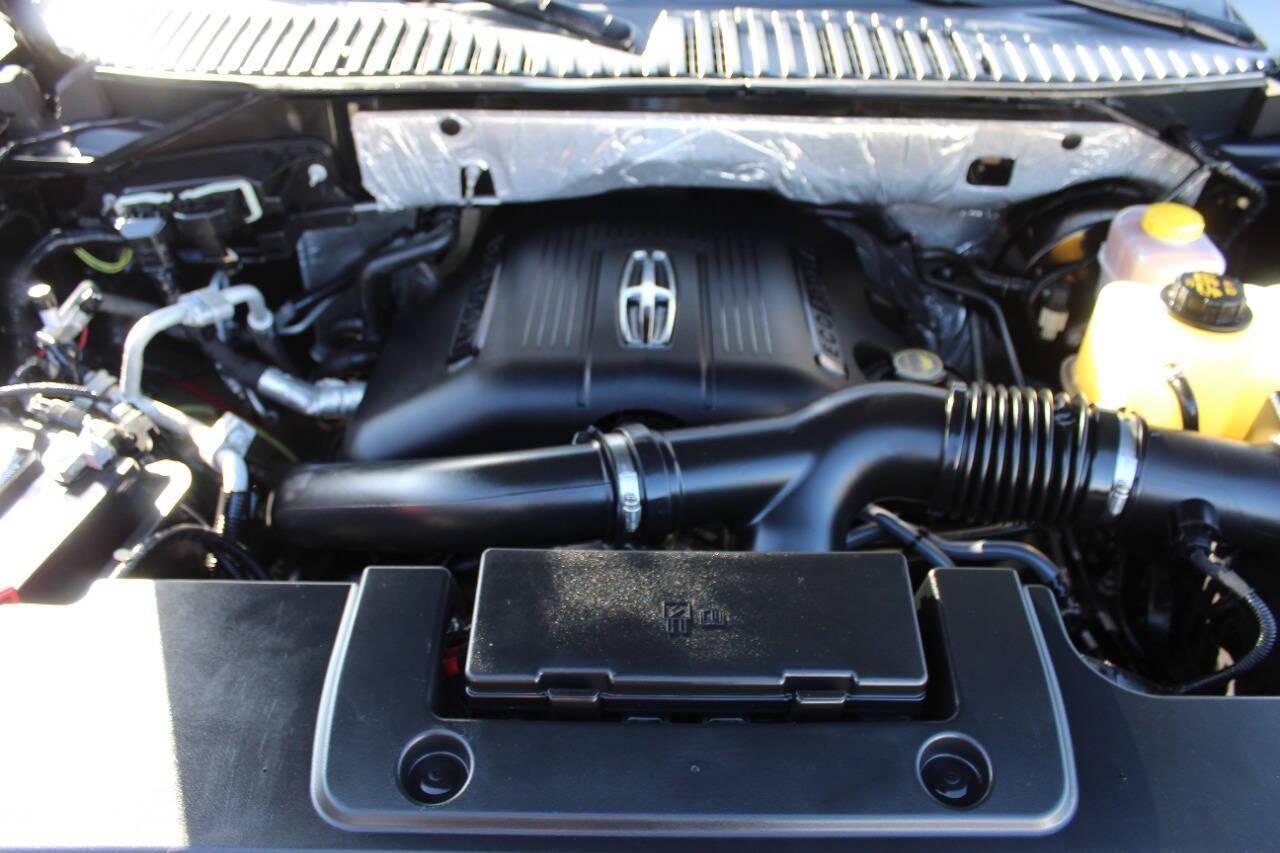 2017 Black Lincoln Navigator Select 2WD (5LMJJ2HT3HE) with an 3.5L V6 DOHC 24V FFV engine, 6A transmission, located at 4301 NW 39th , Oklahoma City, OK, 73112, (405) 949-5600, 35.512135, -97.598671 - NO DRIVERS LICENCE -NO FULL COVERAGE INSURANCE - NO CREDIT CHECK. COME ON OVER TO SUPERSPORTS, TAKE A LOOK AND TEST DRIVE. PLEASE GIVE US A CALL AT (405) 949-5600. NO LICENCIA DE CONDUCIR - NO SEGURO DE COBERTURA TOTAL - NO VERIFICACION DE CREDITO. VISITENOS EN SUPERSPORTS, MIRE NUESTRO - Photo#7