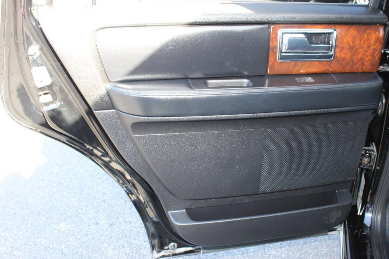 2017 Black Lincoln Navigator Select 2WD (5LMJJ2HT3HE) with an 3.5L V6 DOHC 24V FFV engine, 6A transmission, located at 4301 NW 39th , Oklahoma City, OK, 73112, (405) 949-5600, 35.512135, -97.598671 - NO DRIVERS LICENCE -NO FULL COVERAGE INSURANCE - NO CREDIT CHECK. COME ON OVER TO SUPERSPORTS, TAKE A LOOK AND TEST DRIVE. PLEASE GIVE US A CALL AT (405) 949-5600. NO LICENCIA DE CONDUCIR - NO SEGURO DE COBERTURA TOTAL - NO VERIFICACION DE CREDITO. VISITENOS EN SUPERSPORTS, MIRE NUESTRO - Photo#15