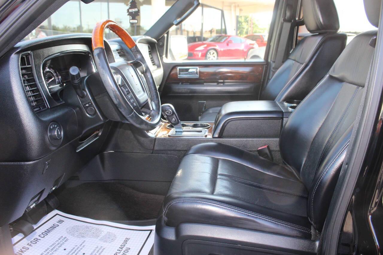 2017 Black Lincoln Navigator Select 2WD (5LMJJ2HT3HE) with an 3.5L V6 DOHC 24V FFV engine, 6A transmission, located at 4301 NW 39th , Oklahoma City, OK, 73112, (405) 949-5600, 35.512135, -97.598671 - NO DRIVERS LICENCE -NO FULL COVERAGE INSURANCE - NO CREDIT CHECK. COME ON OVER TO SUPERSPORTS, TAKE A LOOK AND TEST DRIVE. PLEASE GIVE US A CALL AT (405) 949-5600. NO LICENCIA DE CONDUCIR - NO SEGURO DE COBERTURA TOTAL - NO VERIFICACION DE CREDITO. VISITENOS EN SUPERSPORTS, MIRE NUESTRO - Photo#16