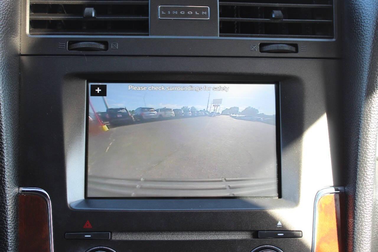 2017 Black Lincoln Navigator Select 2WD (5LMJJ2HT3HE) with an 3.5L V6 DOHC 24V FFV engine, 6A transmission, located at 4301 NW 39th , Oklahoma City, OK, 73112, (405) 949-5600, 35.512135, -97.598671 - NO DRIVERS LICENCE -NO FULL COVERAGE INSURANCE - NO CREDIT CHECK. COME ON OVER TO SUPERSPORTS, TAKE A LOOK AND TEST DRIVE. PLEASE GIVE US A CALL AT (405) 949-5600. NO LICENCIA DE CONDUCIR - NO SEGURO DE COBERTURA TOTAL - NO VERIFICACION DE CREDITO. VISITENOS EN SUPERSPORTS, MIRE NUESTRO - Photo#20