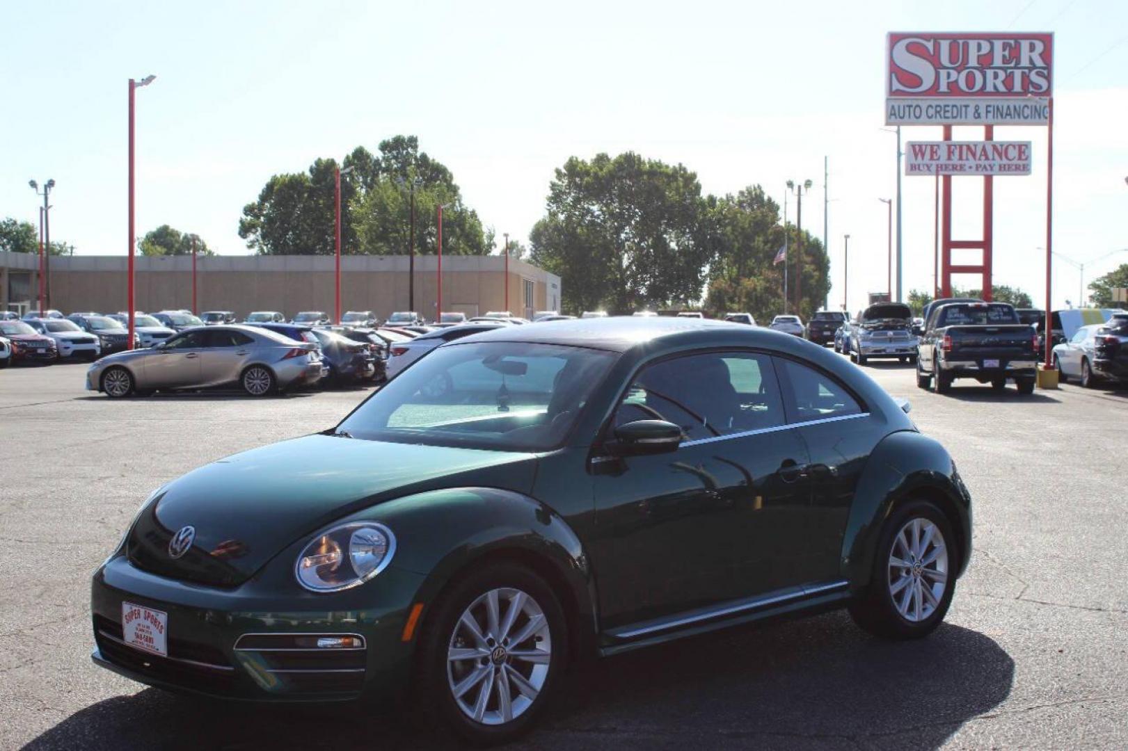 2018 Green Volkswagen Beetle 2.0T SE (3VWJD7AT8JM) with an 2.0L L4 DOHC 16V engine, 6A transmission, located at 4301 NW 39th , Oklahoma City, OK, 73112, (405) 949-5600, 35.512135, -97.598671 - Photo#7
