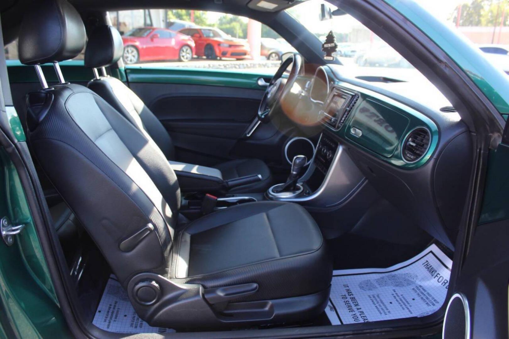 2018 Green Volkswagen Beetle 2.0T SE (3VWJD7AT8JM) with an 2.0L L4 DOHC 16V engine, 6A transmission, located at 4301 NW 39th , Oklahoma City, OK, 73112, (405) 949-5600, 35.512135, -97.598671 - Photo#9