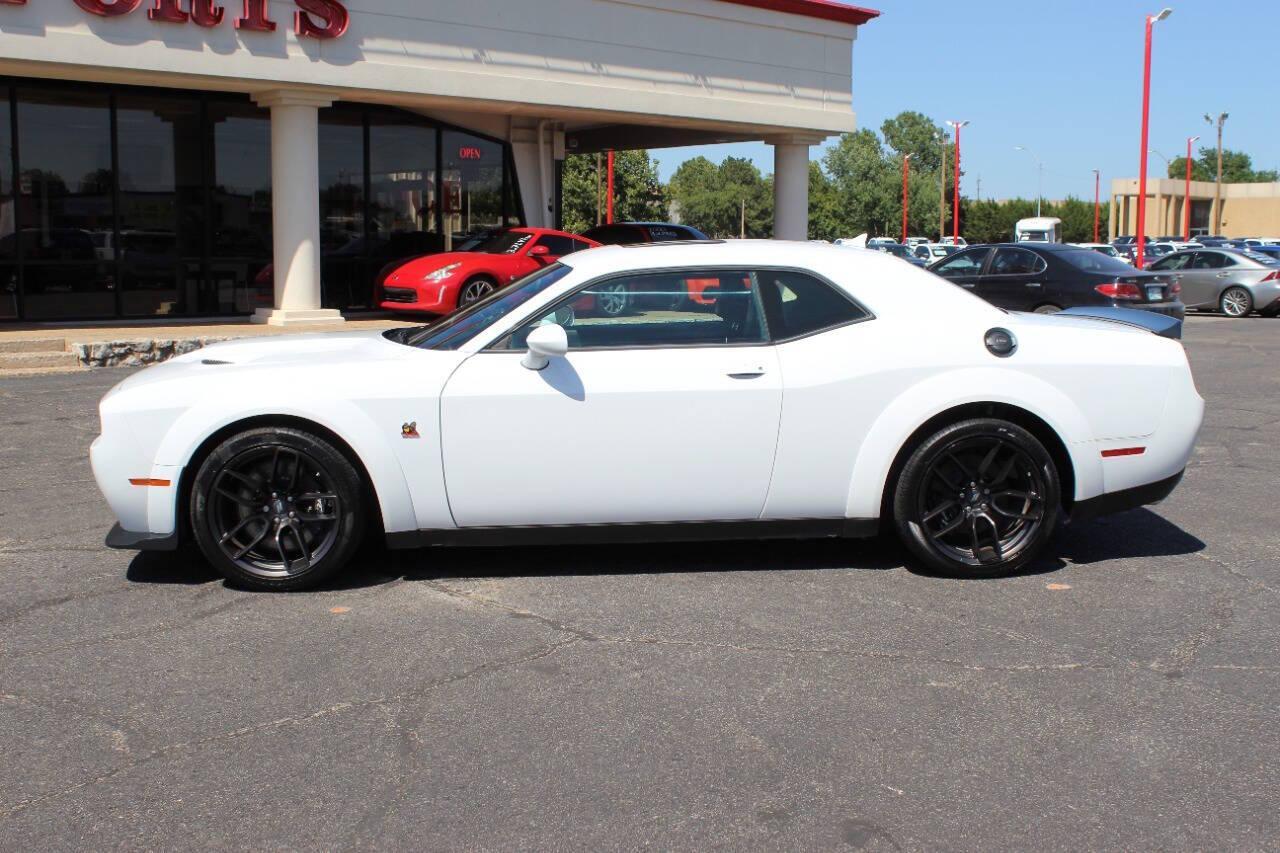 2023 White Dodge Challenger R/T Scat Pack (2C3CDZFJ0PH) with an 6.2L V8 OHV 16V engine, 6A transmission, located at 4301 NW 39th , Oklahoma City, OK, 73112, (405) 949-5600, 35.512135, -97.598671 - NO DRIVERS LICENCE -NO FULL COVERAGE INSURANCE - NO CREDIT CHECK. COME ON OVER TO SUPERSPORTS, TAKE A LOOK AND TEST DRIVE. PLEASE GIVE US A CALL AT (405) 949-5600. NO LICENCIA DE CONDUCIR - NO SEGURO DE COBERTURA TOTAL - NO VERIFICACION DE CREDITO. VISITENOS EN SUPERSPORTS, MIRE NUESTRO - Photo#5