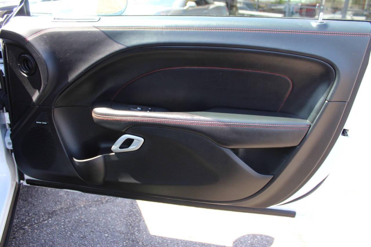 2023 White Dodge Challenger R/T Scat Pack (2C3CDZFJ0PH) with an 6.2L V8 OHV 16V engine, 6A transmission, located at 4301 NW 39th , Oklahoma City, OK, 73112, (405) 949-5600, 35.512135, -97.598671 - NO DRIVERS LICENCE -NO FULL COVERAGE INSURANCE - NO CREDIT CHECK. COME ON OVER TO SUPERSPORTS, TAKE A LOOK AND TEST DRIVE. PLEASE GIVE US A CALL AT (405) 949-5600. NO LICENCIA DE CONDUCIR - NO SEGURO DE COBERTURA TOTAL - NO VERIFICACION DE CREDITO. VISITENOS EN SUPERSPORTS, MIRE NUESTRO - Photo#23