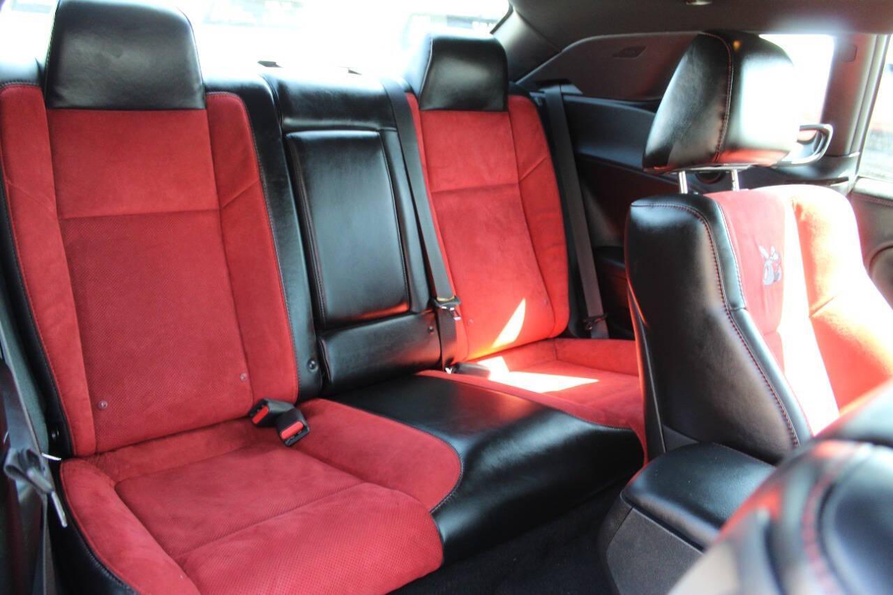 2023 White Dodge Challenger R/T Scat Pack (2C3CDZFJ0PH) with an 6.2L V8 OHV 16V engine, 6A transmission, located at 4301 NW 39th , Oklahoma City, OK, 73112, (405) 949-5600, 35.512135, -97.598671 - NO DRIVERS LICENCE -NO FULL COVERAGE INSURANCE - NO CREDIT CHECK. COME ON OVER TO SUPERSPORTS, TAKE A LOOK AND TEST DRIVE. PLEASE GIVE US A CALL AT (405) 949-5600. NO LICENCIA DE CONDUCIR - NO SEGURO DE COBERTURA TOTAL - NO VERIFICACION DE CREDITO. VISITENOS EN SUPERSPORTS, MIRE NUESTRO - Photo#24