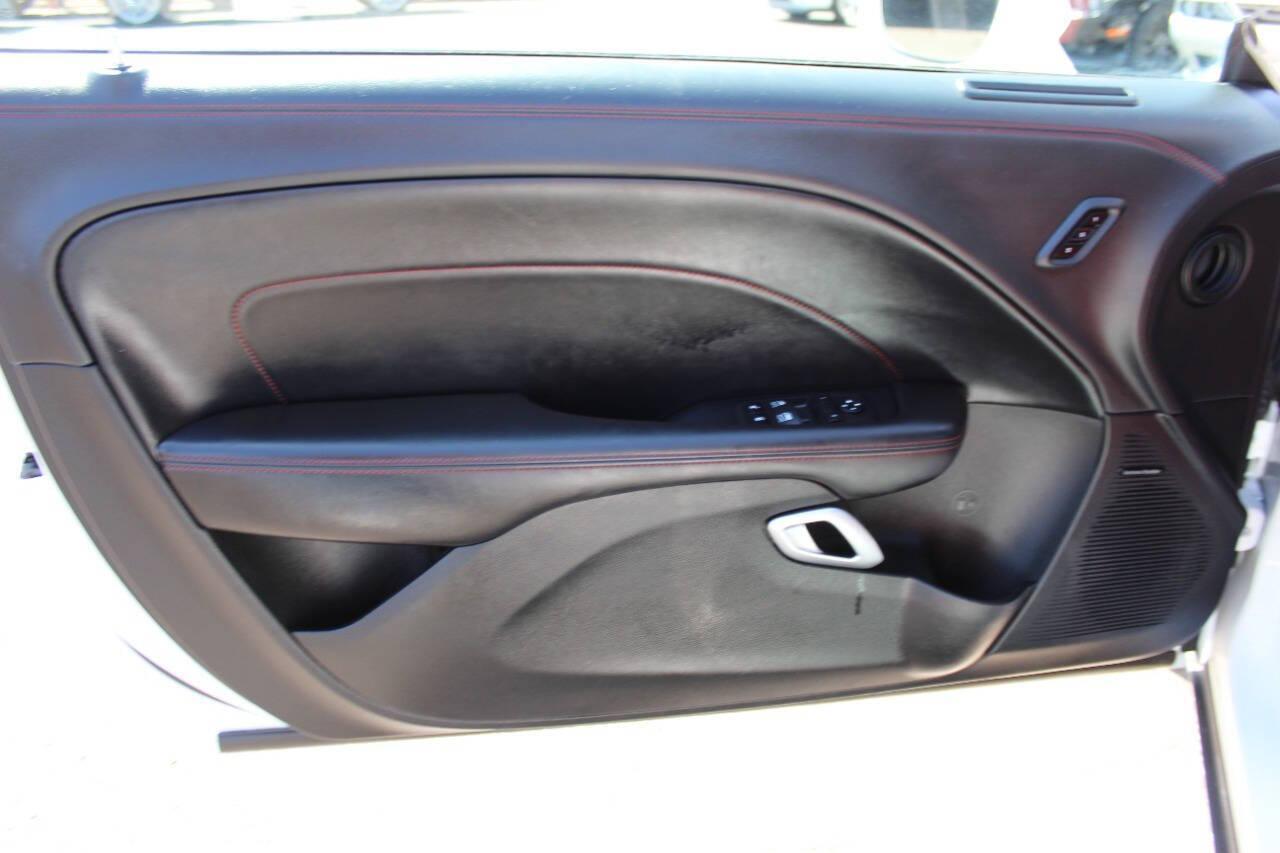 2023 White Dodge Challenger R/T Scat Pack (2C3CDZFJ0PH) with an 6.2L V8 OHV 16V engine, 6A transmission, located at 4301 NW 39th , Oklahoma City, OK, 73112, (405) 949-5600, 35.512135, -97.598671 - NO DRIVERS LICENCE -NO FULL COVERAGE INSURANCE - NO CREDIT CHECK. COME ON OVER TO SUPERSPORTS, TAKE A LOOK AND TEST DRIVE. PLEASE GIVE US A CALL AT (405) 949-5600. NO LICENCIA DE CONDUCIR - NO SEGURO DE COBERTURA TOTAL - NO VERIFICACION DE CREDITO. VISITENOS EN SUPERSPORTS, MIRE NUESTRO - Photo#28