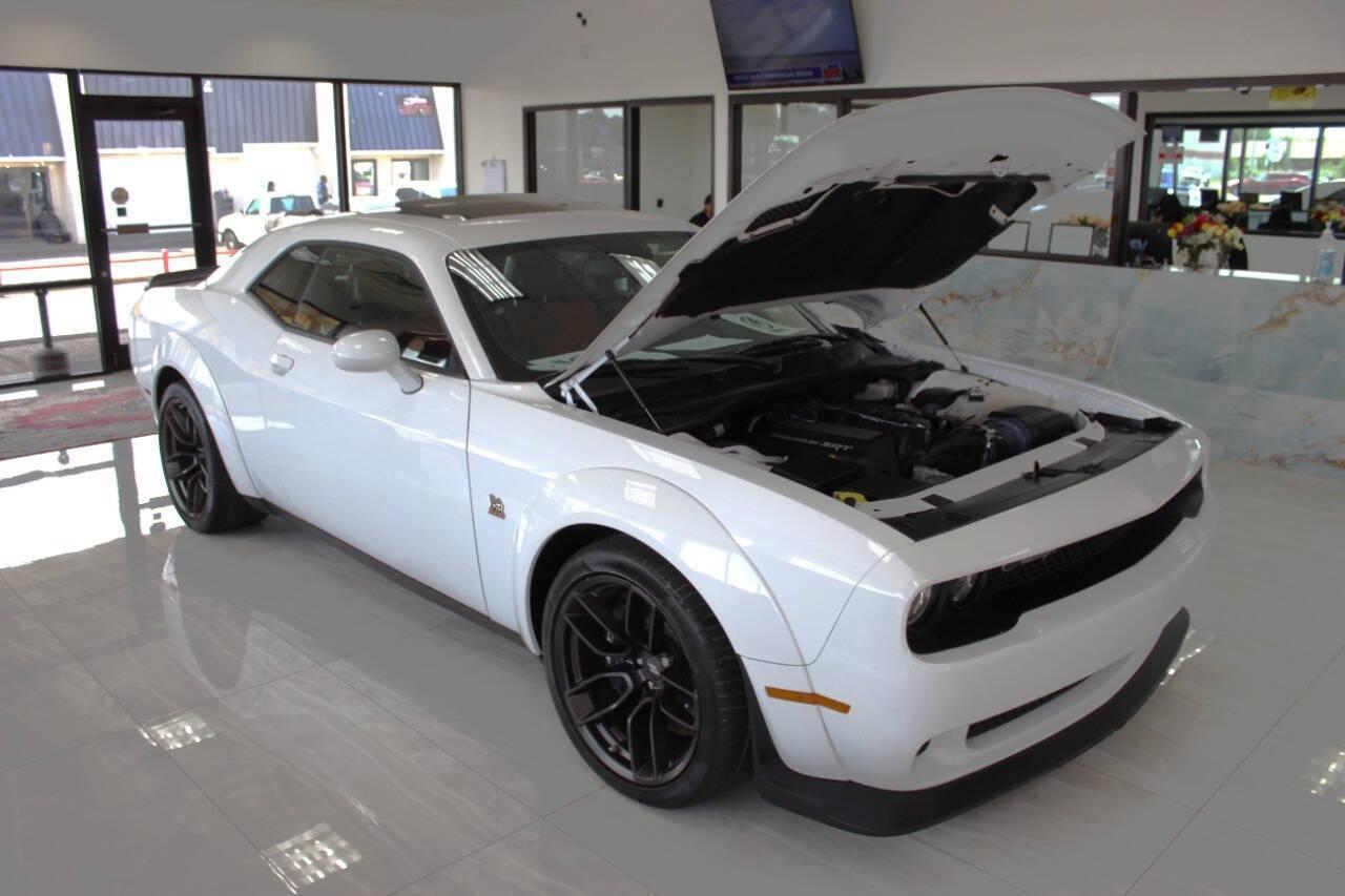 2023 White Dodge Challenger R/T Scat Pack (2C3CDZFJ0PH) with an 6.2L V8 OHV 16V engine, 6A transmission, located at 4301 NW 39th , Oklahoma City, OK, 73112, (405) 949-5600, 35.512135, -97.598671 - NO DRIVERS LICENCE -NO FULL COVERAGE INSURANCE - NO CREDIT CHECK. COME ON OVER TO SUPERSPORTS, TAKE A LOOK AND TEST DRIVE. PLEASE GIVE US A CALL AT (405) 949-5600. NO LICENCIA DE CONDUCIR - NO SEGURO DE COBERTURA TOTAL - NO VERIFICACION DE CREDITO. VISITENOS EN SUPERSPORTS, MIRE NUESTRO - Photo#8