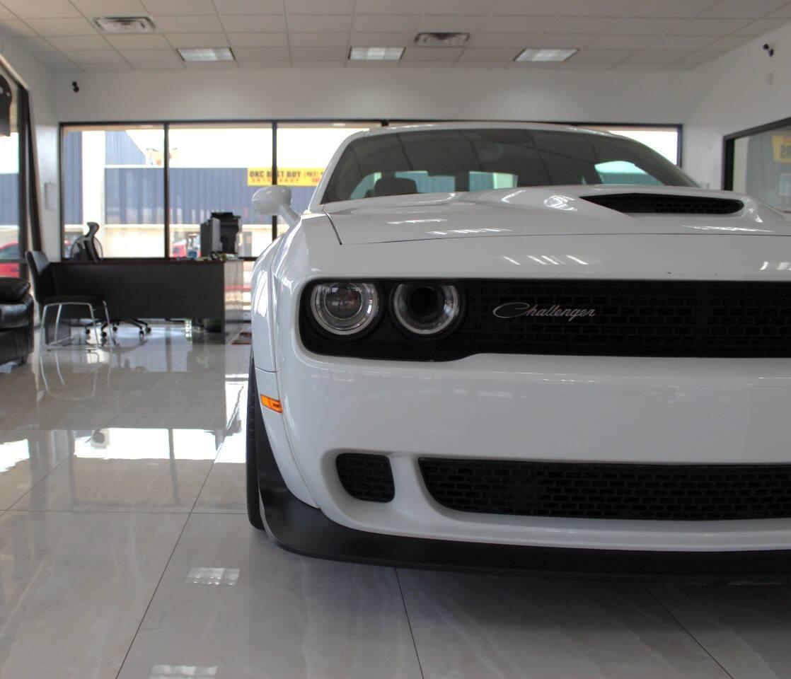 2023 White Dodge Challenger R/T Scat Pack (2C3CDZFJ0PH) with an 6.2L V8 OHV 16V engine, 6A transmission, located at 4301 NW 39th , Oklahoma City, OK, 73112, (405) 949-5600, 35.512135, -97.598671 - NO DRIVERS LICENCE -NO FULL COVERAGE INSURANCE - NO CREDIT CHECK. COME ON OVER TO SUPERSPORTS, TAKE A LOOK AND TEST DRIVE. PLEASE GIVE US A CALL AT (405) 949-5600. NO LICENCIA DE CONDUCIR - NO SEGURO DE COBERTURA TOTAL - NO VERIFICACION DE CREDITO. VISITENOS EN SUPERSPORTS, MIRE NUESTRO - Photo#9