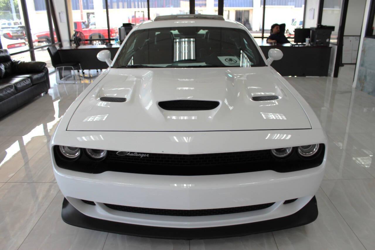 2023 White Dodge Challenger R/T Scat Pack (2C3CDZFJ0PH) with an 6.2L V8 OHV 16V engine, 6A transmission, located at 4301 NW 39th , Oklahoma City, OK, 73112, (405) 949-5600, 35.512135, -97.598671 - NO DRIVERS LICENCE -NO FULL COVERAGE INSURANCE - NO CREDIT CHECK. COME ON OVER TO SUPERSPORTS, TAKE A LOOK AND TEST DRIVE. PLEASE GIVE US A CALL AT (405) 949-5600. NO LICENCIA DE CONDUCIR - NO SEGURO DE COBERTURA TOTAL - NO VERIFICACION DE CREDITO. VISITENOS EN SUPERSPORTS, MIRE NUESTRO - Photo#10