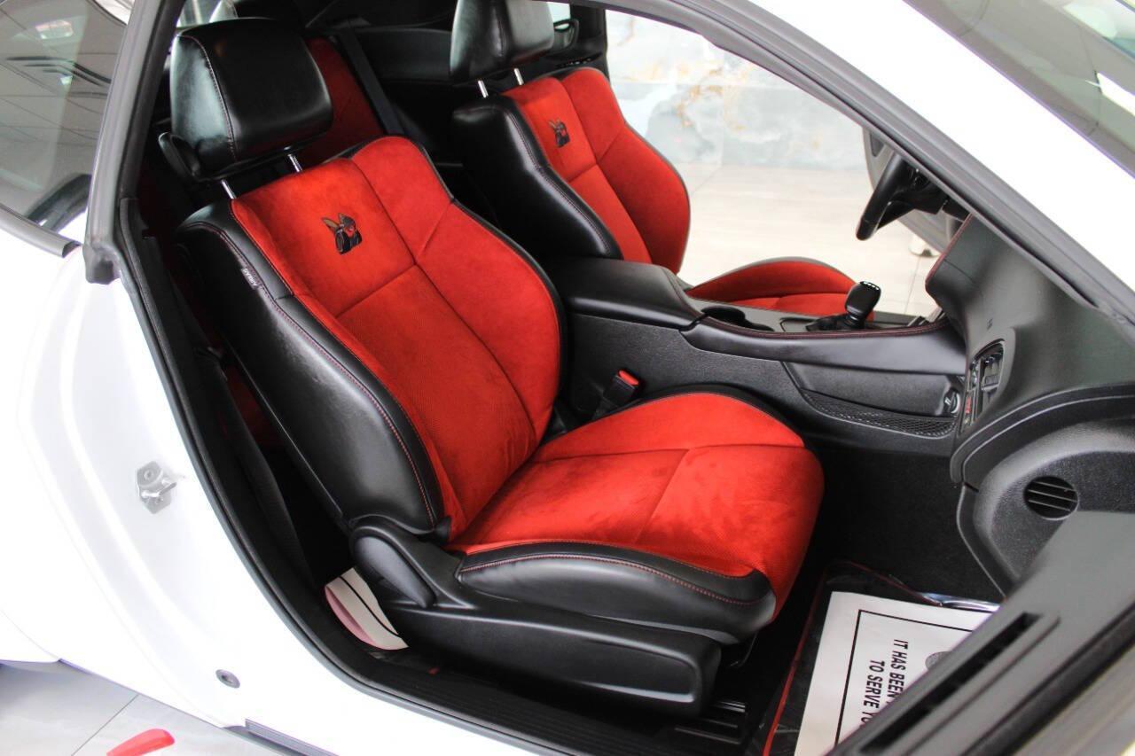 2023 White Dodge Challenger R/T Scat Pack (2C3CDZFJ0PH) with an 6.2L V8 OHV 16V engine, 6A transmission, located at 4301 NW 39th , Oklahoma City, OK, 73112, (405) 949-5600, 35.512135, -97.598671 - NO DRIVERS LICENCE -NO FULL COVERAGE INSURANCE - NO CREDIT CHECK. COME ON OVER TO SUPERSPORTS, TAKE A LOOK AND TEST DRIVE. PLEASE GIVE US A CALL AT (405) 949-5600. NO LICENCIA DE CONDUCIR - NO SEGURO DE COBERTURA TOTAL - NO VERIFICACION DE CREDITO. VISITENOS EN SUPERSPORTS, MIRE NUESTRO - Photo#22