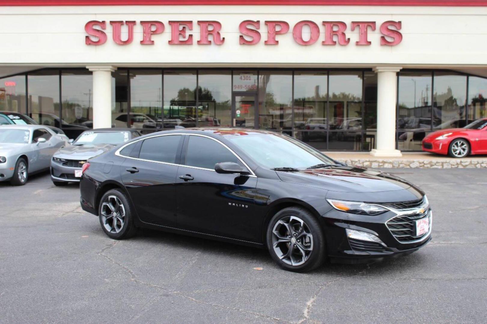 2022 Black Chevrolet Malibu LT (1G1ZD5ST5NF) with an 1.5L L4 DOHC 16V engine, 6A transmission, located at 4301 NW 39th , Oklahoma City, OK, 73112, (405) 949-5600, 35.512135, -97.598671 - NO DRIVERS LICENCE -NO FULL COVERAGE INSURANCE - NO CREDIT CHECK. COME ON OVER TO SUPERSPORTS, TAKE A LOOK AND TEST DRIVE. PLEASE GIVE US A CALL AT (405) 949-5600. NO LICENCIA DE CONDUCIR - NO SEGURO DE COBERTURA TOTAL - NO VERIFICACION DE CREDITO. VISITENOS EN SUPERSPORTS, MIRE NUESTRO - Photo#1