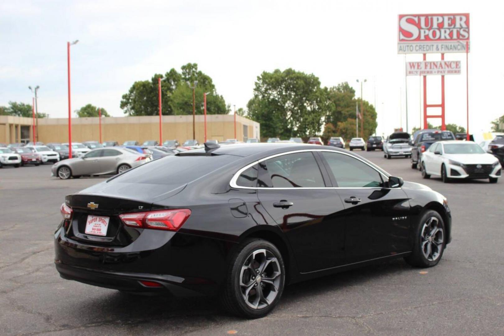 2022 Black Chevrolet Malibu LT (1G1ZD5ST5NF) with an 1.5L L4 DOHC 16V engine, 6A transmission, located at 4301 NW 39th , Oklahoma City, OK, 73112, (405) 949-5600, 35.512135, -97.598671 - NO DRIVERS LICENCE -NO FULL COVERAGE INSURANCE - NO CREDIT CHECK. COME ON OVER TO SUPERSPORTS, TAKE A LOOK AND TEST DRIVE. PLEASE GIVE US A CALL AT (405) 949-5600. NO LICENCIA DE CONDUCIR - NO SEGURO DE COBERTURA TOTAL - NO VERIFICACION DE CREDITO. VISITENOS EN SUPERSPORTS, MIRE NUESTRO - Photo#4