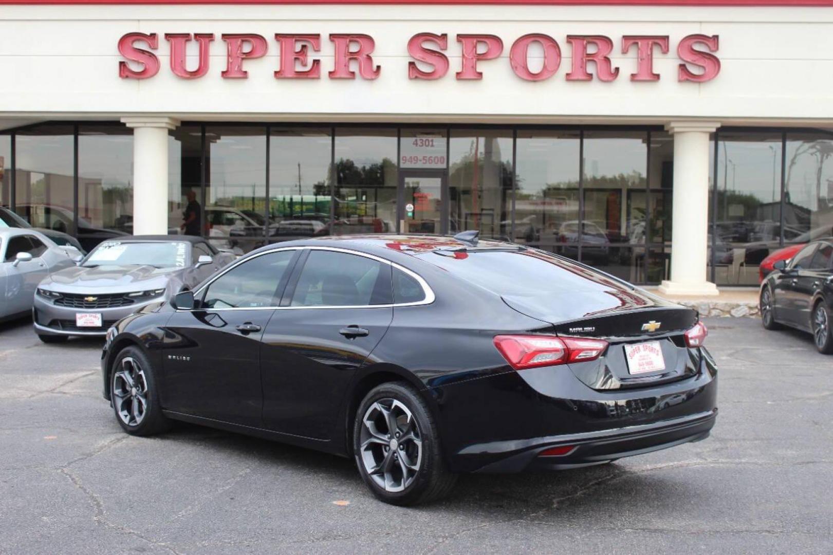 2022 Black Chevrolet Malibu LT (1G1ZD5ST5NF) with an 1.5L L4 DOHC 16V engine, 6A transmission, located at 4301 NW 39th , Oklahoma City, OK, 73112, (405) 949-5600, 35.512135, -97.598671 - NO DRIVERS LICENCE -NO FULL COVERAGE INSURANCE - NO CREDIT CHECK. COME ON OVER TO SUPERSPORTS, TAKE A LOOK AND TEST DRIVE. PLEASE GIVE US A CALL AT (405) 949-5600. NO LICENCIA DE CONDUCIR - NO SEGURO DE COBERTURA TOTAL - NO VERIFICACION DE CREDITO. VISITENOS EN SUPERSPORTS, MIRE NUESTRO - Photo#5