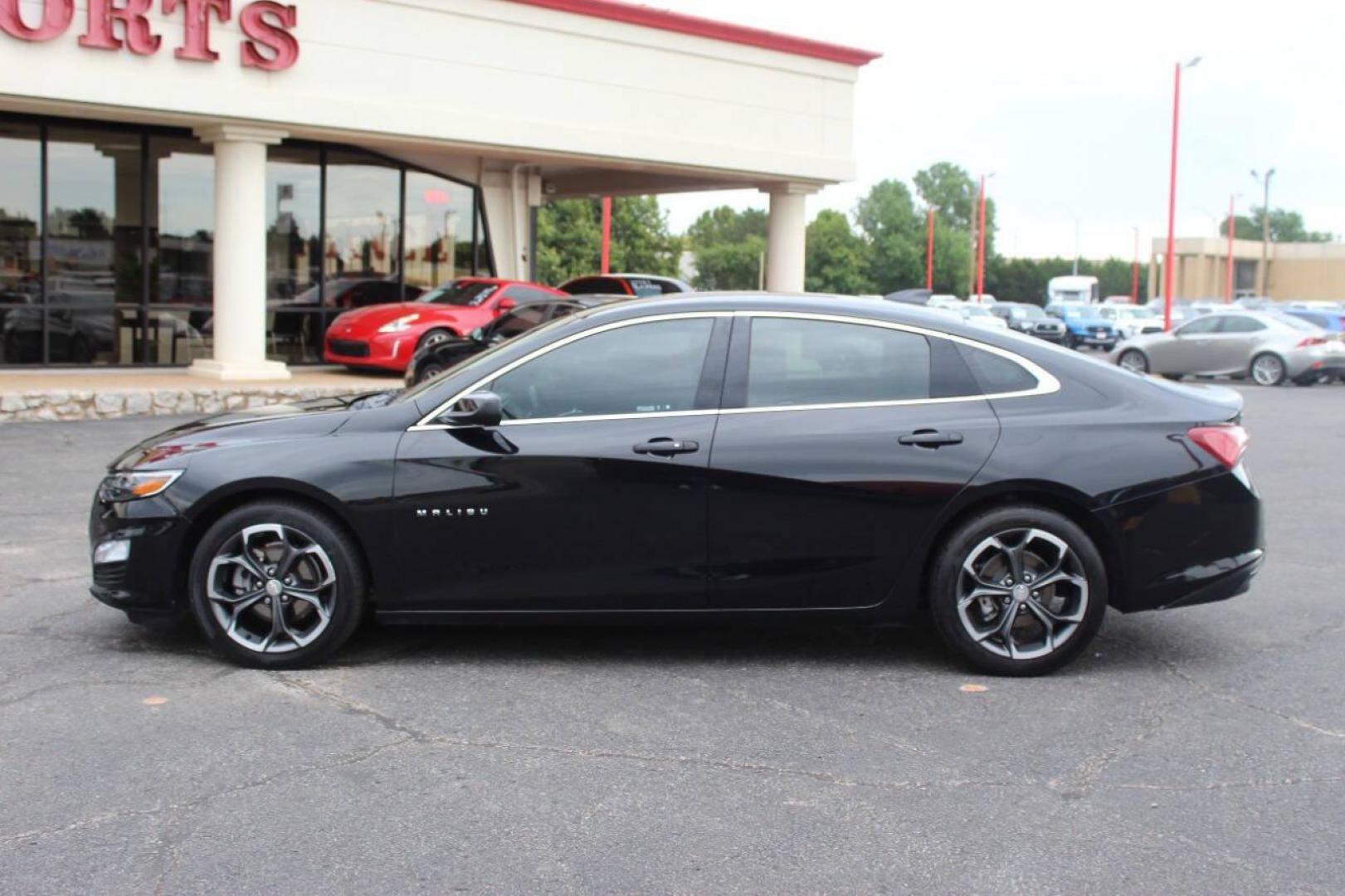 2022 Black Chevrolet Malibu LT (1G1ZD5ST5NF) with an 1.5L L4 DOHC 16V engine, 6A transmission, located at 4301 NW 39th , Oklahoma City, OK, 73112, (405) 949-5600, 35.512135, -97.598671 - NO DRIVERS LICENCE -NO FULL COVERAGE INSURANCE - NO CREDIT CHECK. COME ON OVER TO SUPERSPORTS, TAKE A LOOK AND TEST DRIVE. PLEASE GIVE US A CALL AT (405) 949-5600. NO LICENCIA DE CONDUCIR - NO SEGURO DE COBERTURA TOTAL - NO VERIFICACION DE CREDITO. VISITENOS EN SUPERSPORTS, MIRE NUESTRO - Photo#6