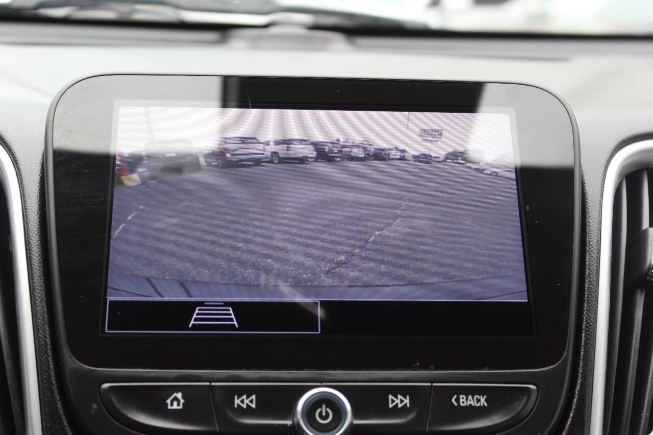 2022 Black Chevrolet Malibu LT (1G1ZD5ST5NF) with an 1.5L L4 DOHC 16V engine, 6A transmission, located at 4301 NW 39th , Oklahoma City, OK, 73112, (405) 949-5600, 35.512135, -97.598671 - NO DRIVERS LICENCE -NO FULL COVERAGE INSURANCE - NO CREDIT CHECK. COME ON OVER TO SUPERSPORTS, TAKE A LOOK AND TEST DRIVE. PLEASE GIVE US A CALL AT (405) 949-5600. NO LICENCIA DE CONDUCIR - NO SEGURO DE COBERTURA TOTAL - NO VERIFICACION DE CREDITO. VISITENOS EN SUPERSPORTS, MIRE NUESTRO - Photo#18