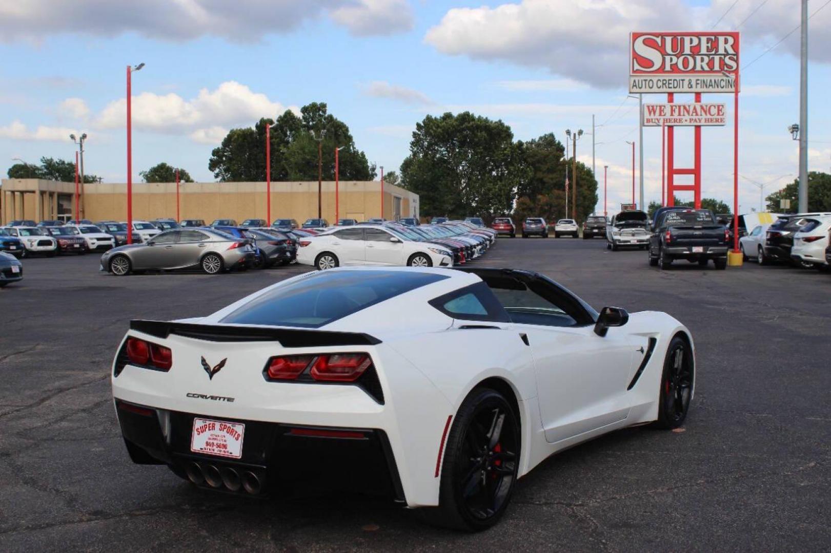 2016 White Chevrolet Corvette Z51 2LT Coupe Automatic (1G1YK2D73G5) with an 6.2L V8 engine, 8A transmission, located at 4301 NW 39th , Oklahoma City, OK, 73112, (405) 949-5600, 35.512135, -97.598671 - NO DRIVERS LICENCE -NO FULL COVERAGE INSURANCE - NO CREDIT CHECK. COME ON OVER TO SUPERSPORTS, TAKE A LOOK AND TEST DRIVE. PLEASE GIVE US A CALL AT (405) 949-5600. NO LICENCIA DE CONDUCIR - NO SEGURO DE COBERTURA TOTAL - NO VERIFICACION DE CREDITO. VISITENOS EN SUPERSPORTS, MIRE NUESTRO - Photo#10