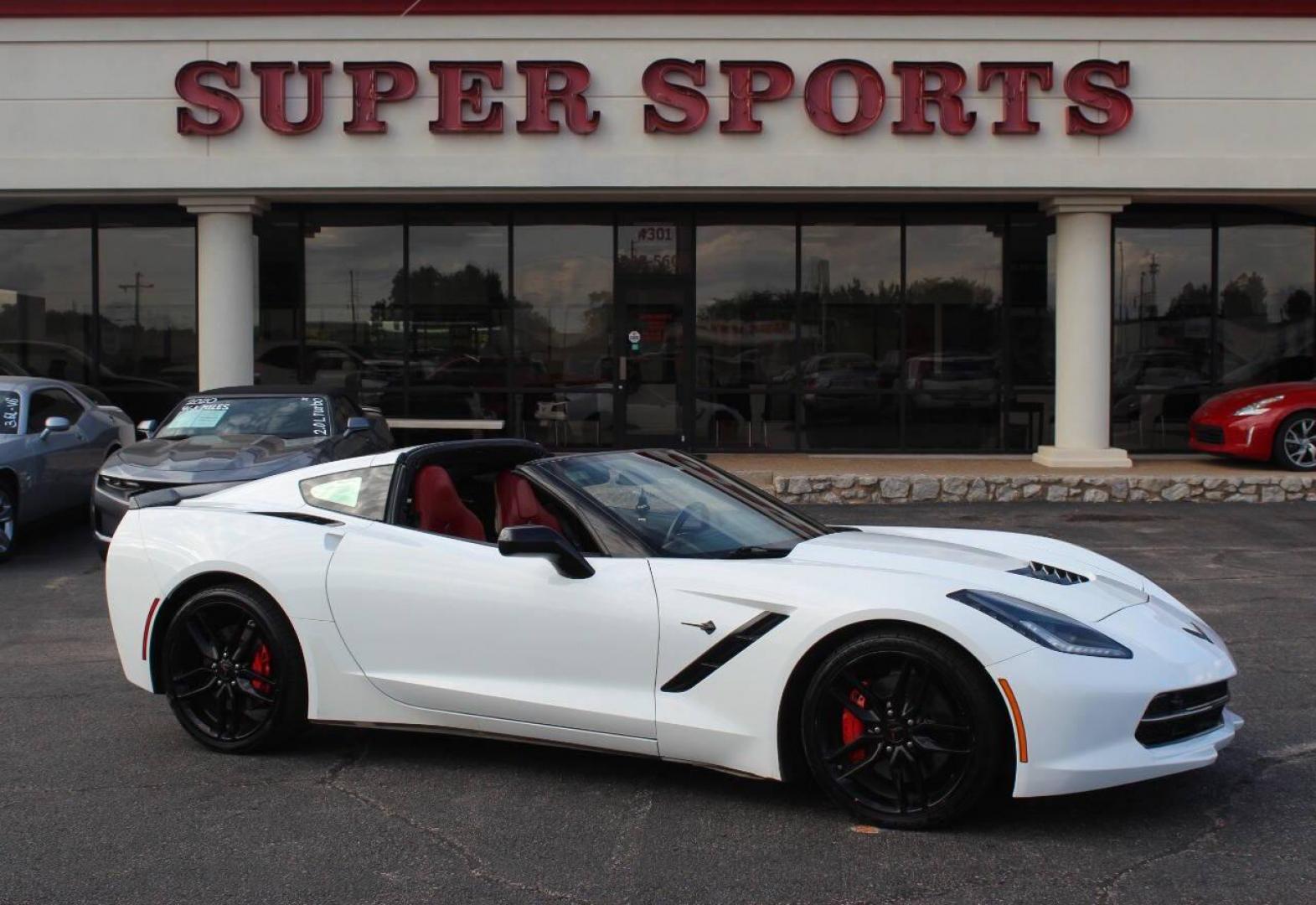 2016 White Chevrolet Corvette Z51 2LT Coupe Automatic (1G1YK2D73G5) with an 6.2L V8 engine, 8A transmission, located at 4301 NW 39th , Oklahoma City, OK, 73112, (405) 949-5600, 35.512135, -97.598671 - NO DRIVERS LICENCE -NO FULL COVERAGE INSURANCE - NO CREDIT CHECK. COME ON OVER TO SUPERSPORTS, TAKE A LOOK AND TEST DRIVE. PLEASE GIVE US A CALL AT (405) 949-5600. NO LICENCIA DE CONDUCIR - NO SEGURO DE COBERTURA TOTAL - NO VERIFICACION DE CREDITO. VISITENOS EN SUPERSPORTS, MIRE NUESTRO - Photo#8