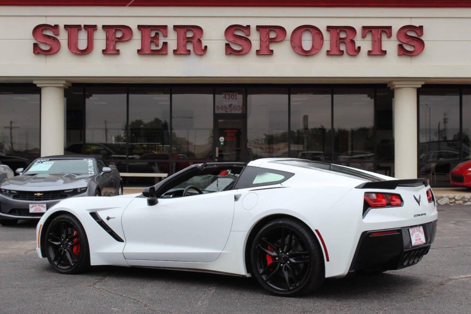 2016 White Chevrolet Corvette Z51 2LT Coupe Automatic (1G1YK2D73G5) with an 6.2L V8 engine, 8A transmission, located at 4301 NW 39th , Oklahoma City, OK, 73112, (405) 949-5600, 35.512135, -97.598671 - NO DRIVERS LICENCE -NO FULL COVERAGE INSURANCE - NO CREDIT CHECK. COME ON OVER TO SUPERSPORTS, TAKE A LOOK AND TEST DRIVE. PLEASE GIVE US A CALL AT (405) 949-5600. NO LICENCIA DE CONDUCIR - NO SEGURO DE COBERTURA TOTAL - NO VERIFICACION DE CREDITO. VISITENOS EN SUPERSPORTS, MIRE NUESTRO - Photo#11