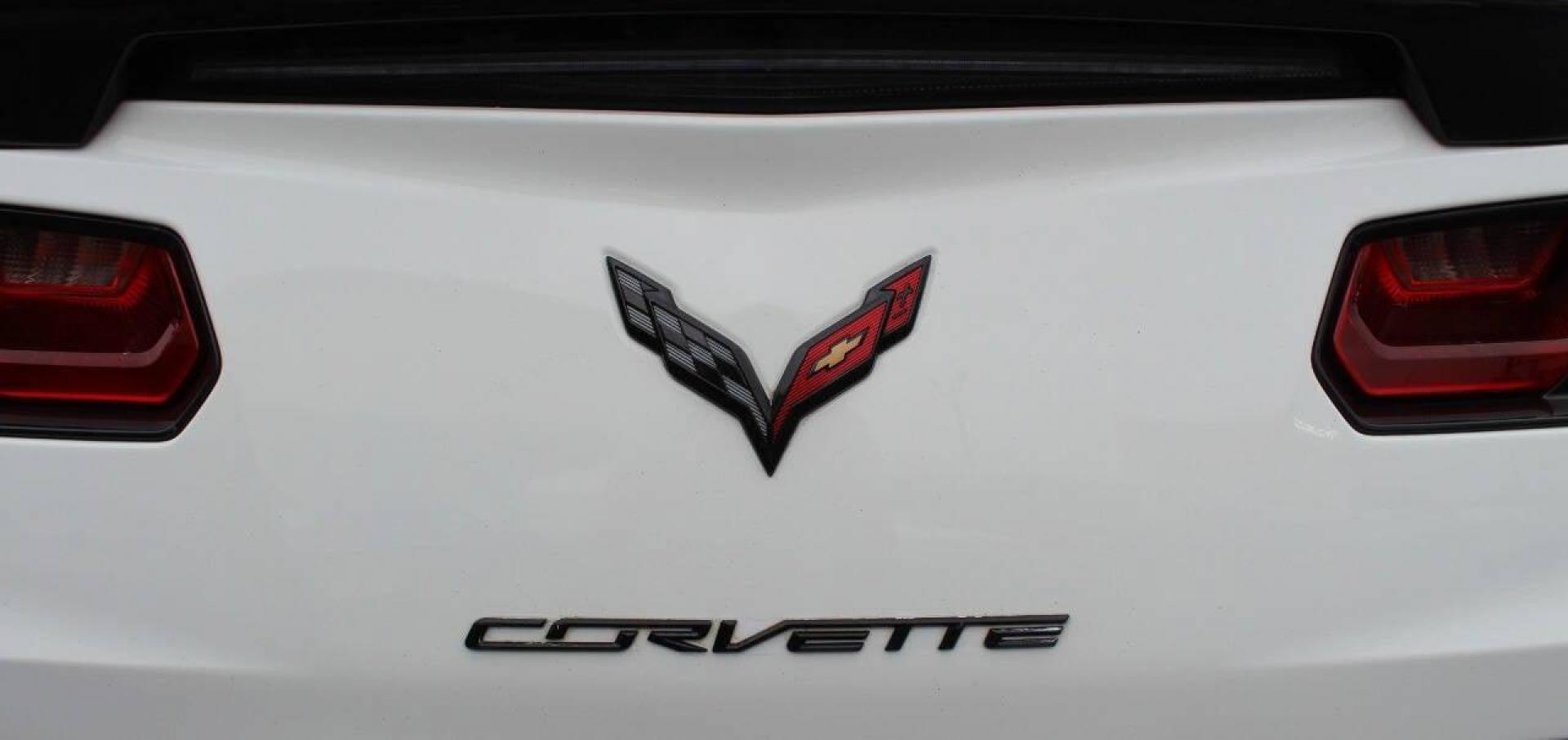 2016 White Chevrolet Corvette Z51 2LT Coupe Automatic (1G1YK2D73G5) with an 6.2L V8 engine, 8A transmission, located at 4301 NW 39th , Oklahoma City, OK, 73112, (405) 949-5600, 35.512135, -97.598671 - NO DRIVERS LICENCE -NO FULL COVERAGE INSURANCE - NO CREDIT CHECK. COME ON OVER TO SUPERSPORTS, TAKE A LOOK AND TEST DRIVE. PLEASE GIVE US A CALL AT (405) 949-5600. NO LICENCIA DE CONDUCIR - NO SEGURO DE COBERTURA TOTAL - NO VERIFICACION DE CREDITO. VISITENOS EN SUPERSPORTS, MIRE NUESTRO - Photo#14