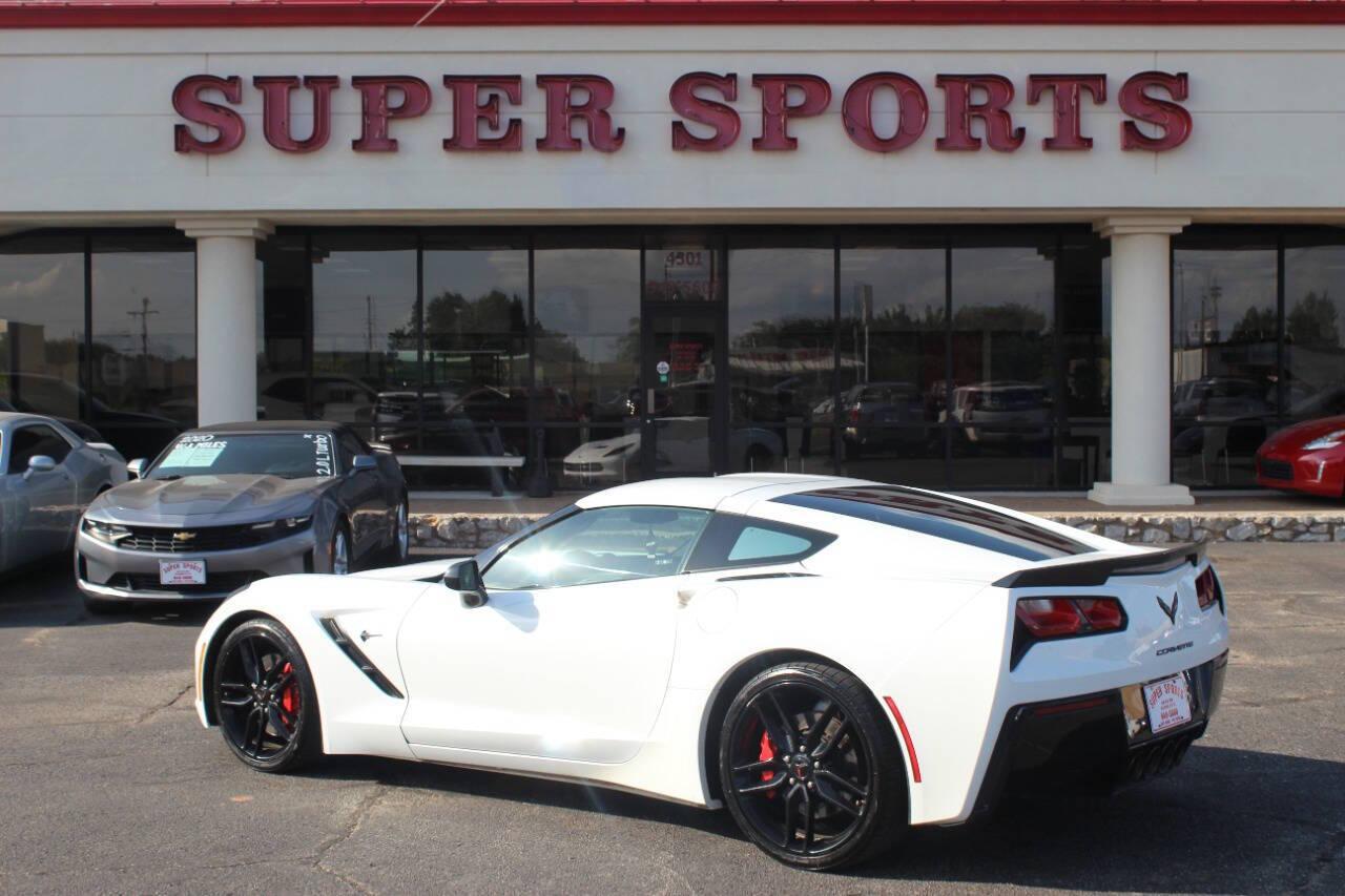 2016 White Chevrolet Corvette Z51 2LT Coupe Automatic (1G1YK2D73G5) with an 6.2L V8 6.2L V8 engine, Automatic 8-Speed transmission, located at 4301 NW 39th , Oklahoma City, OK, 73112, (405) 949-5600, 35.512135, -97.598671 - NO DRIVERS LICENCE -NO FULL COVERAGE INSURANCE - NO CREDIT CHECK. COME ON OVER TO SUPERSPORTS, TAKE A LOOK AND TEST DRIVE. PLEASE GIVE US A CALL AT (405) 949-5600. NO LICENCIA DE CONDUCIR - NO SEGURO DE COBERTURA TOTAL - NO VERIFICACION DE CREDITO. VISITENOS EN SUPERSPORTS, MIRE NUESTRO - Photo#4