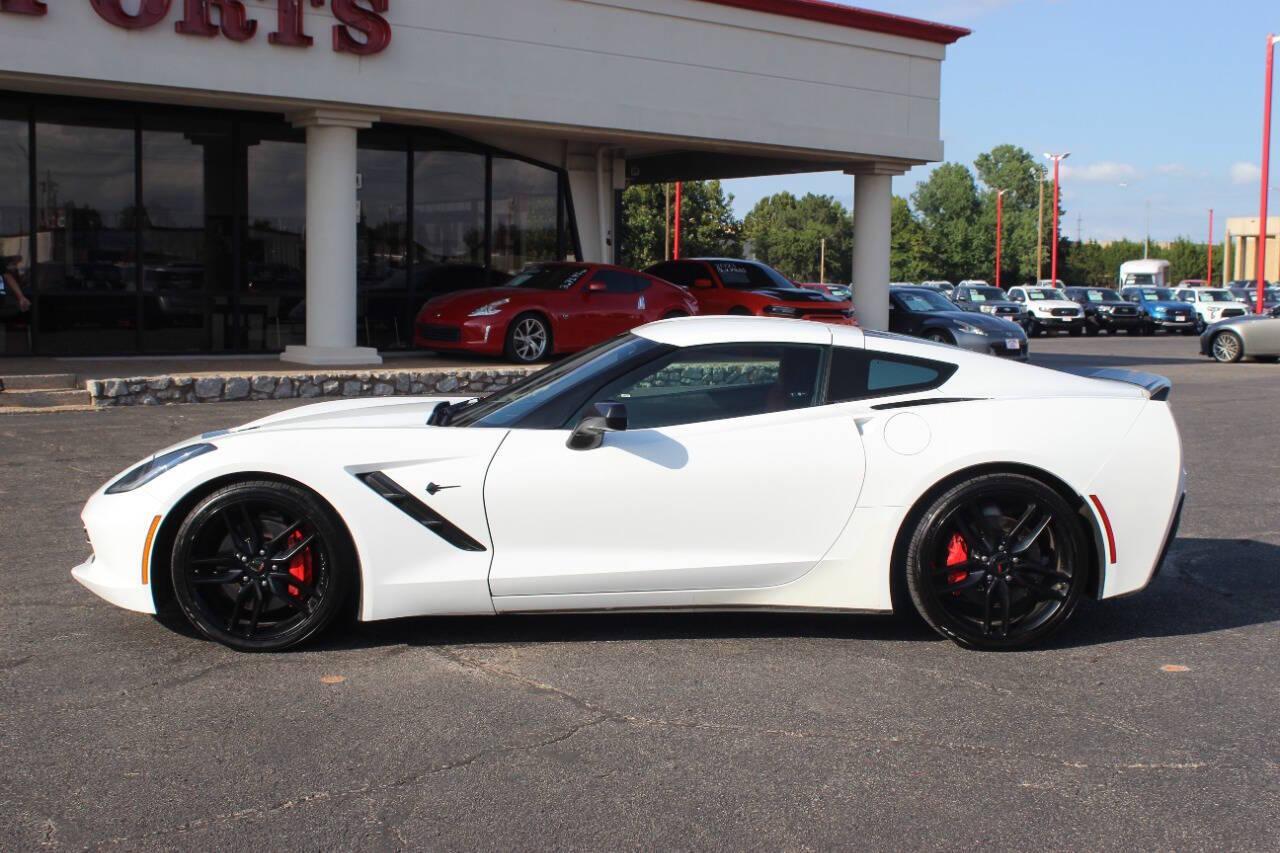2016 White Chevrolet Corvette Z51 2LT Coupe Automatic (1G1YK2D73G5) with an 6.2L V8 6.2L V8 engine, Automatic 8-Speed transmission, located at 4301 NW 39th , Oklahoma City, OK, 73112, (405) 949-5600, 35.512135, -97.598671 - NO DRIVERS LICENCE -NO FULL COVERAGE INSURANCE - NO CREDIT CHECK. COME ON OVER TO SUPERSPORTS, TAKE A LOOK AND TEST DRIVE. PLEASE GIVE US A CALL AT (405) 949-5600. NO LICENCIA DE CONDUCIR - NO SEGURO DE COBERTURA TOTAL - NO VERIFICACION DE CREDITO. VISITENOS EN SUPERSPORTS, MIRE NUESTRO - Photo#5
