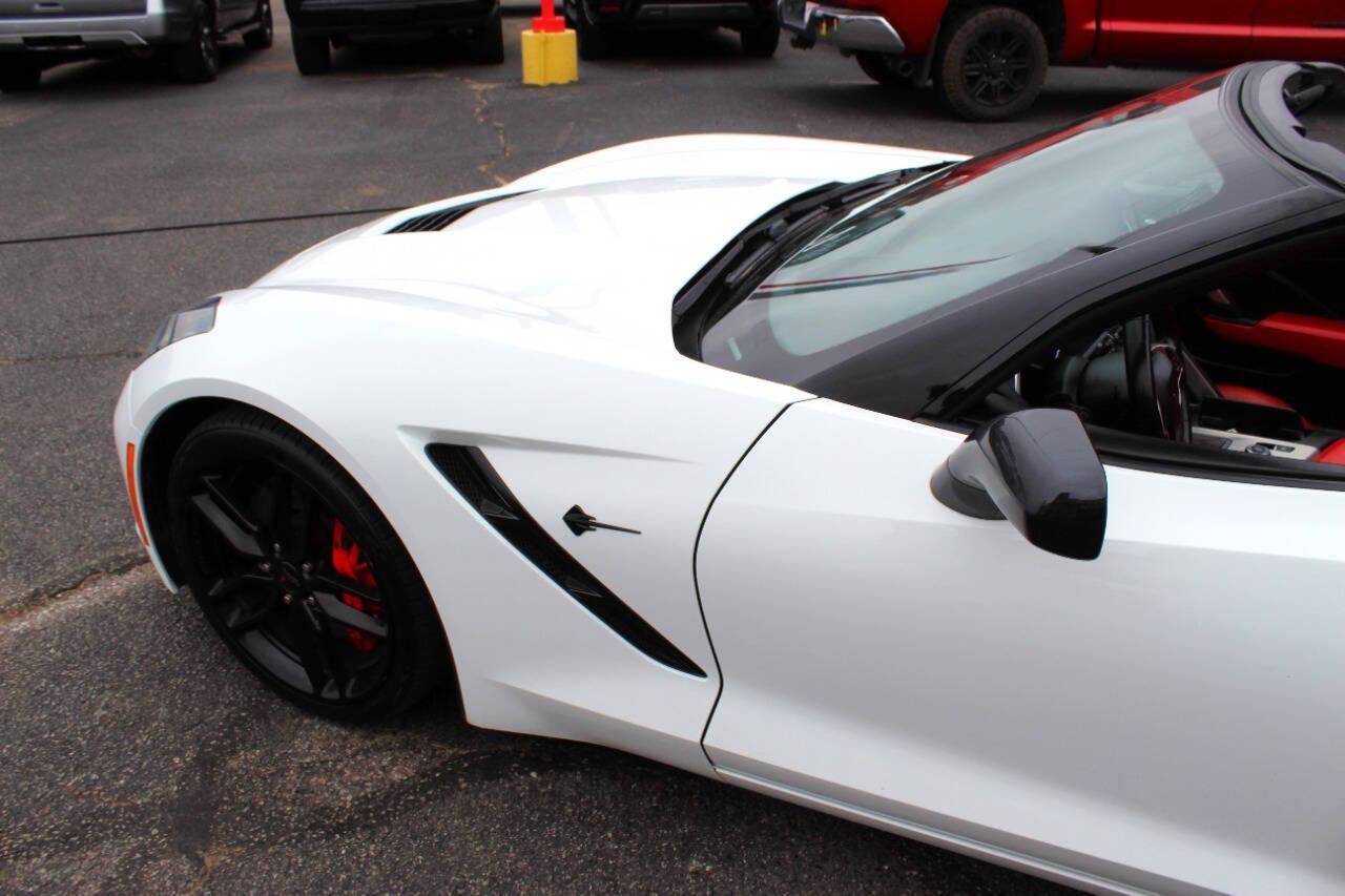 2016 White Chevrolet Corvette Z51 2LT Coupe Automatic (1G1YK2D73G5) with an 6.2L V8 6.2L V8 engine, Automatic 8-Speed transmission, located at 4301 NW 39th , Oklahoma City, OK, 73112, (405) 949-5600, 35.512135, -97.598671 - NO DRIVERS LICENCE -NO FULL COVERAGE INSURANCE - NO CREDIT CHECK. COME ON OVER TO SUPERSPORTS, TAKE A LOOK AND TEST DRIVE. PLEASE GIVE US A CALL AT (405) 949-5600. NO LICENCIA DE CONDUCIR - NO SEGURO DE COBERTURA TOTAL - NO VERIFICACION DE CREDITO. VISITENOS EN SUPERSPORTS, MIRE NUESTRO - Photo#14