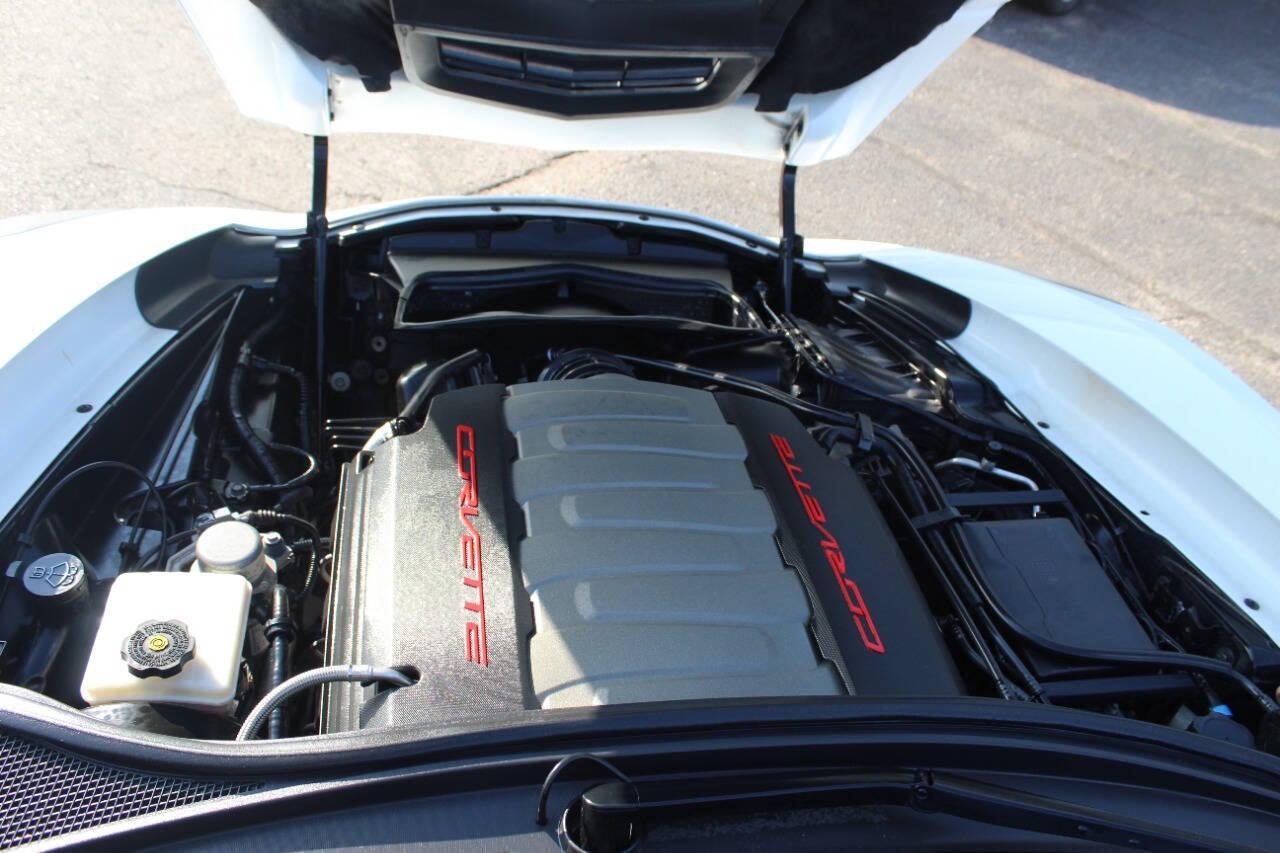 2016 White Chevrolet Corvette Z51 2LT Coupe Automatic (1G1YK2D73G5) with an 6.2L V8 6.2L V8 engine, Automatic 8-Speed transmission, located at 4301 NW 39th , Oklahoma City, OK, 73112, (405) 949-5600, 35.512135, -97.598671 - NO DRIVERS LICENCE -NO FULL COVERAGE INSURANCE - NO CREDIT CHECK. COME ON OVER TO SUPERSPORTS, TAKE A LOOK AND TEST DRIVE. PLEASE GIVE US A CALL AT (405) 949-5600. NO LICENCIA DE CONDUCIR - NO SEGURO DE COBERTURA TOTAL - NO VERIFICACION DE CREDITO. VISITENOS EN SUPERSPORTS, MIRE NUESTRO - Photo#16