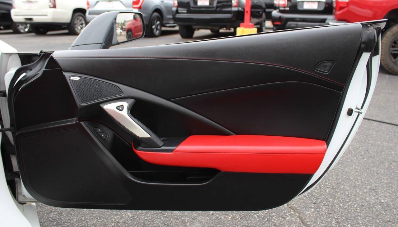 2016 White Chevrolet Corvette Z51 2LT Coupe Automatic (1G1YK2D73G5) with an 6.2L V8 6.2L V8 engine, Automatic 8-Speed transmission, located at 4301 NW 39th , Oklahoma City, OK, 73112, (405) 949-5600, 35.512135, -97.598671 - NO DRIVERS LICENCE -NO FULL COVERAGE INSURANCE - NO CREDIT CHECK. COME ON OVER TO SUPERSPORTS, TAKE A LOOK AND TEST DRIVE. PLEASE GIVE US A CALL AT (405) 949-5600. NO LICENCIA DE CONDUCIR - NO SEGURO DE COBERTURA TOTAL - NO VERIFICACION DE CREDITO. VISITENOS EN SUPERSPORTS, MIRE NUESTRO - Photo#18