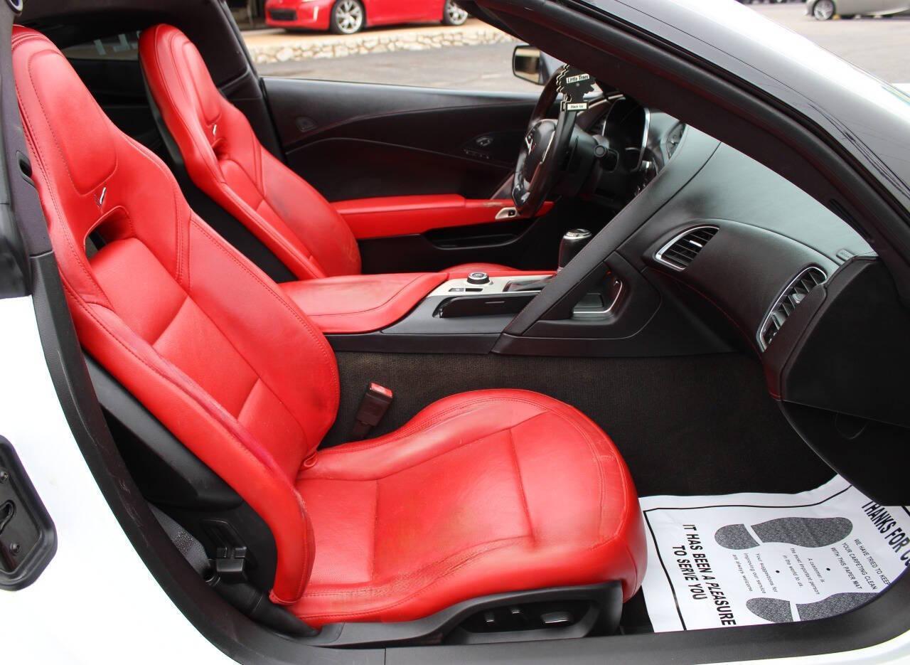 2016 White Chevrolet Corvette Z51 2LT Coupe Automatic (1G1YK2D73G5) with an 6.2L V8 6.2L V8 engine, Automatic 8-Speed transmission, located at 4301 NW 39th , Oklahoma City, OK, 73112, (405) 949-5600, 35.512135, -97.598671 - NO DRIVERS LICENCE -NO FULL COVERAGE INSURANCE - NO CREDIT CHECK. COME ON OVER TO SUPERSPORTS, TAKE A LOOK AND TEST DRIVE. PLEASE GIVE US A CALL AT (405) 949-5600. NO LICENCIA DE CONDUCIR - NO SEGURO DE COBERTURA TOTAL - NO VERIFICACION DE CREDITO. VISITENOS EN SUPERSPORTS, MIRE NUESTRO - Photo#19