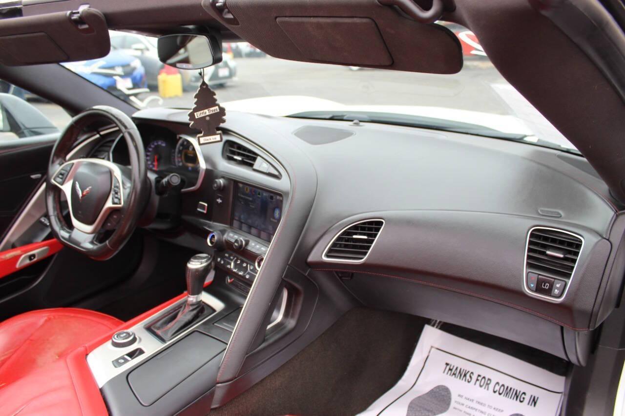 2016 White Chevrolet Corvette Z51 2LT Coupe Automatic (1G1YK2D73G5) with an 6.2L V8 6.2L V8 engine, Automatic 8-Speed transmission, located at 4301 NW 39th , Oklahoma City, OK, 73112, (405) 949-5600, 35.512135, -97.598671 - NO DRIVERS LICENCE -NO FULL COVERAGE INSURANCE - NO CREDIT CHECK. COME ON OVER TO SUPERSPORTS, TAKE A LOOK AND TEST DRIVE. PLEASE GIVE US A CALL AT (405) 949-5600. NO LICENCIA DE CONDUCIR - NO SEGURO DE COBERTURA TOTAL - NO VERIFICACION DE CREDITO. VISITENOS EN SUPERSPORTS, MIRE NUESTRO - Photo#20