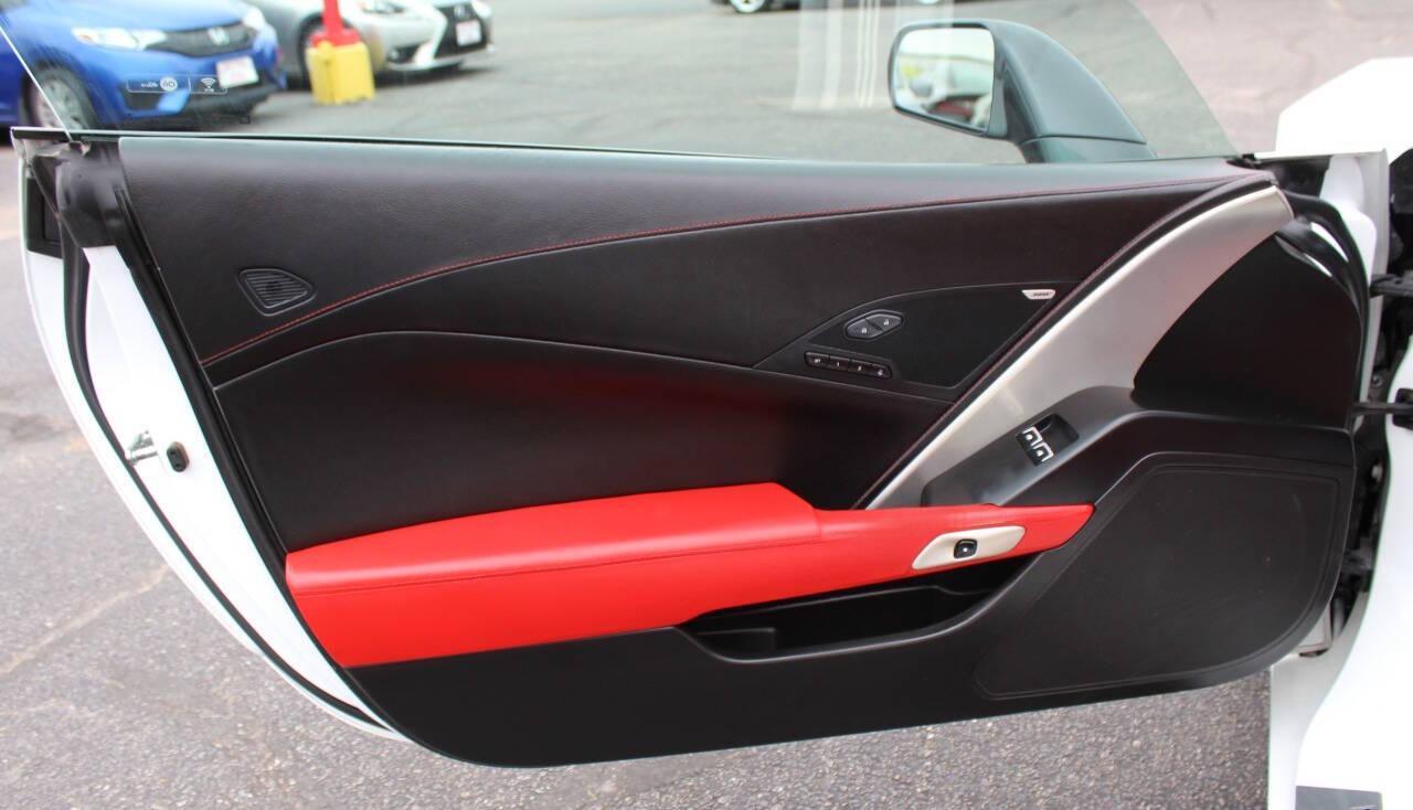 2016 White Chevrolet Corvette Z51 2LT Coupe Automatic (1G1YK2D73G5) with an 6.2L V8 6.2L V8 engine, Automatic 8-Speed transmission, located at 4301 NW 39th , Oklahoma City, OK, 73112, (405) 949-5600, 35.512135, -97.598671 - NO DRIVERS LICENCE -NO FULL COVERAGE INSURANCE - NO CREDIT CHECK. COME ON OVER TO SUPERSPORTS, TAKE A LOOK AND TEST DRIVE. PLEASE GIVE US A CALL AT (405) 949-5600. NO LICENCIA DE CONDUCIR - NO SEGURO DE COBERTURA TOTAL - NO VERIFICACION DE CREDITO. VISITENOS EN SUPERSPORTS, MIRE NUESTRO - Photo#22