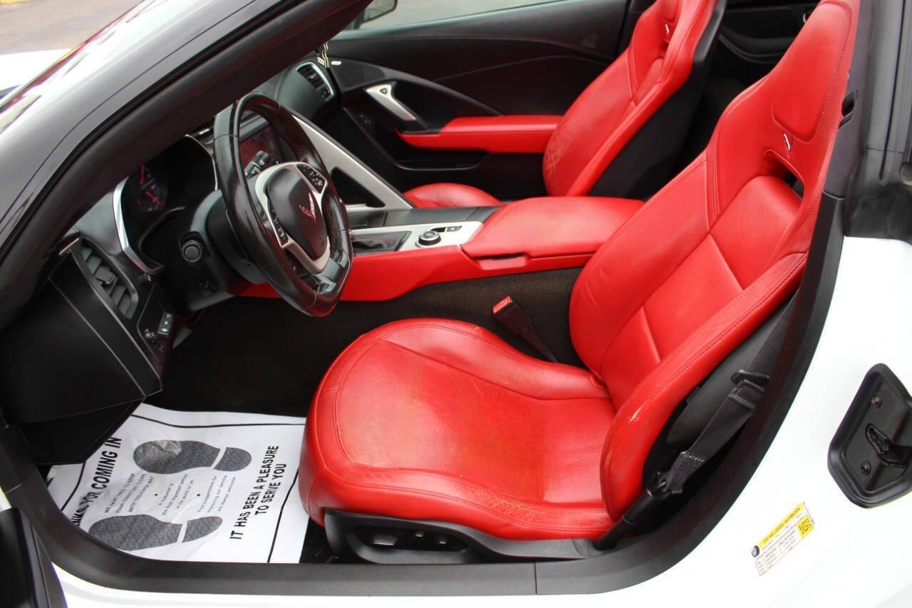 2016 White Chevrolet Corvette Z51 2LT Coupe Automatic (1G1YK2D73G5) with an 6.2L V8 6.2L V8 engine, Automatic 8-Speed transmission, located at 4301 NW 39th , Oklahoma City, OK, 73112, (405) 949-5600, 35.512135, -97.598671 - NO DRIVERS LICENCE -NO FULL COVERAGE INSURANCE - NO CREDIT CHECK. COME ON OVER TO SUPERSPORTS, TAKE A LOOK AND TEST DRIVE. PLEASE GIVE US A CALL AT (405) 949-5600. NO LICENCIA DE CONDUCIR - NO SEGURO DE COBERTURA TOTAL - NO VERIFICACION DE CREDITO. VISITENOS EN SUPERSPORTS, MIRE NUESTRO - Photo#23