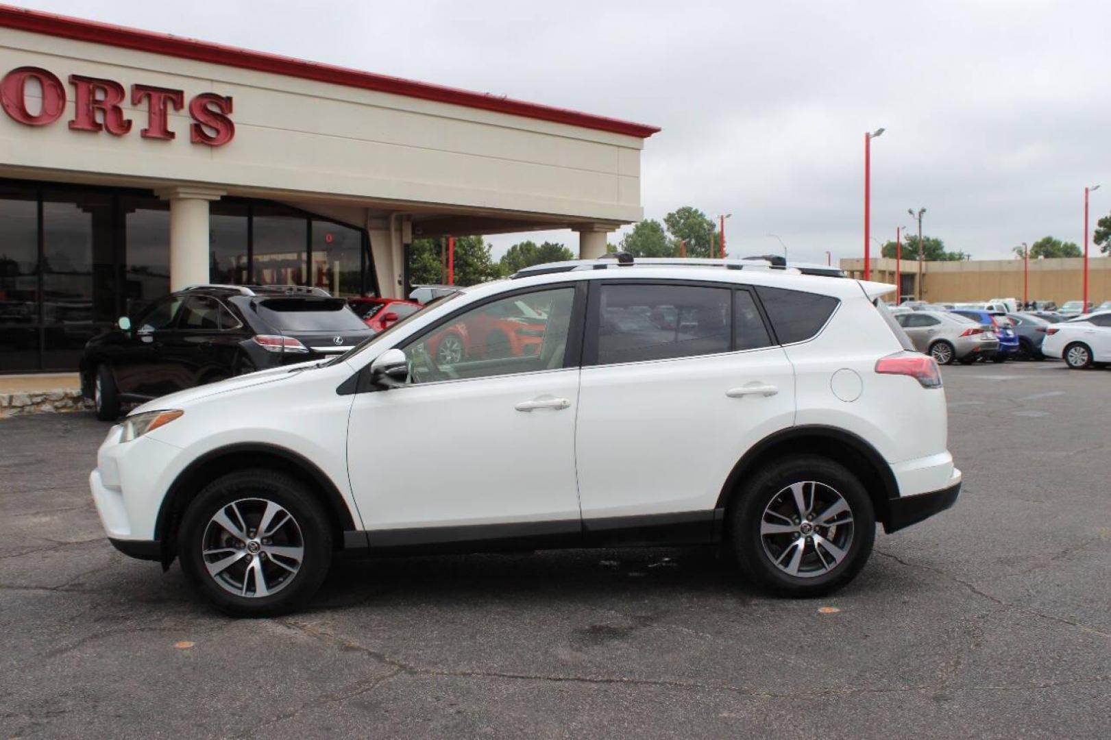 2017 White Toyota RAV4 XLE FWD (JTMWFREV0HJ) with an 2.5L L4 DOHC 16V engine, 6A transmission, located at 4301 NW 39th , Oklahoma City, OK, 73112, (405) 949-5600, 35.512135, -97.598671 - NO DRIVERS LICENCE -NO FULL COVERAGE INSURANCE - NO CREDIT CHECK. COME ON OVER TO SUPERSPORTS, TAKE A LOOK AND TEST DRIVE. PLEASE GIVE US A CALL AT (405) 949-5600. NO LICENCIA DE CONDUCIR - NO SEGURO DE COBERTURA TOTAL - NO VERIFICACION DE CREDITO. VISITENOS EN SUPERSPORTS, MIRE NUESTRO - Photo#6