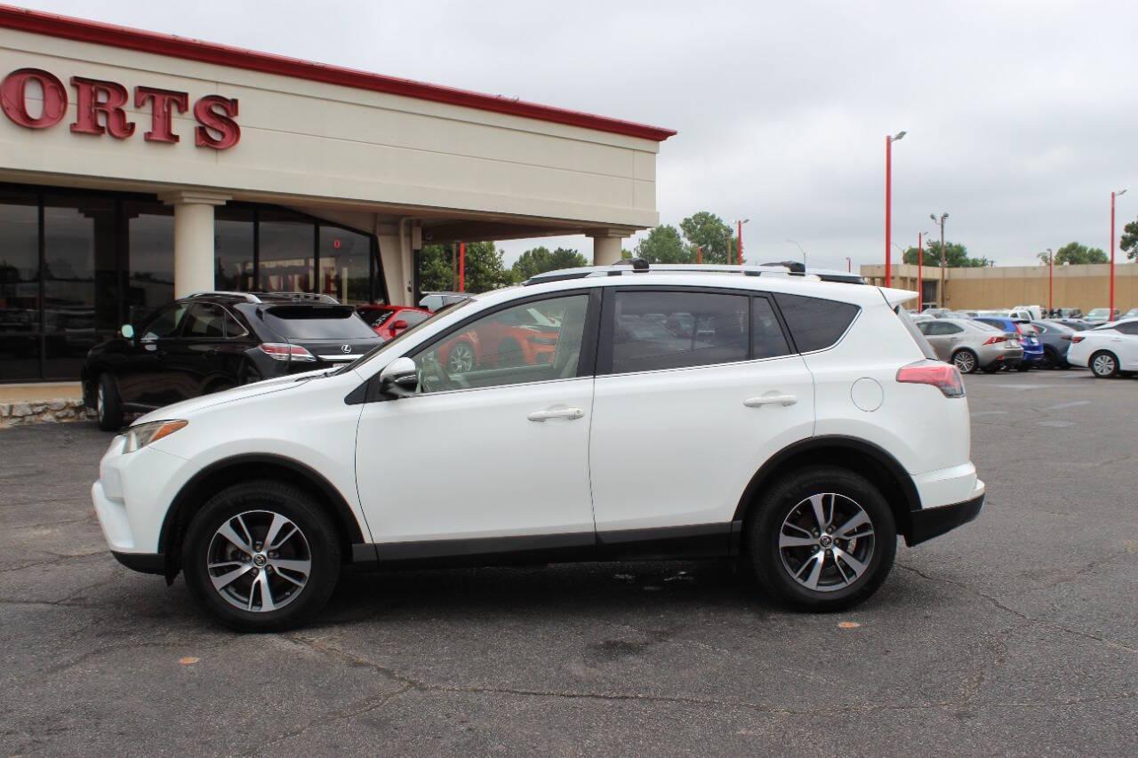 2017 White Toyota RAV4 XLE FWD (JTMWFREV0HJ) with an 2.5L L4 DOHC 16V engine, 6A transmission, located at 4301 NW 39th , Oklahoma City, OK, 73112, (405) 949-5600, 35.512135, -97.598671 - NO DRIVERS LICENCE -NO FULL COVERAGE INSURANCE - NO CREDIT CHECK. COME ON OVER TO SUPERSPORTS, TAKE A LOOK AND TEST DRIVE. PLEASE GIVE US A CALL AT (405) 949-5600. NO LICENCIA DE CONDUCIR - NO SEGURO DE COBERTURA TOTAL - NO VERIFICACION DE CREDITO. VISITENOS EN SUPERSPORTS, MIRE NUESTRO - Photo#5