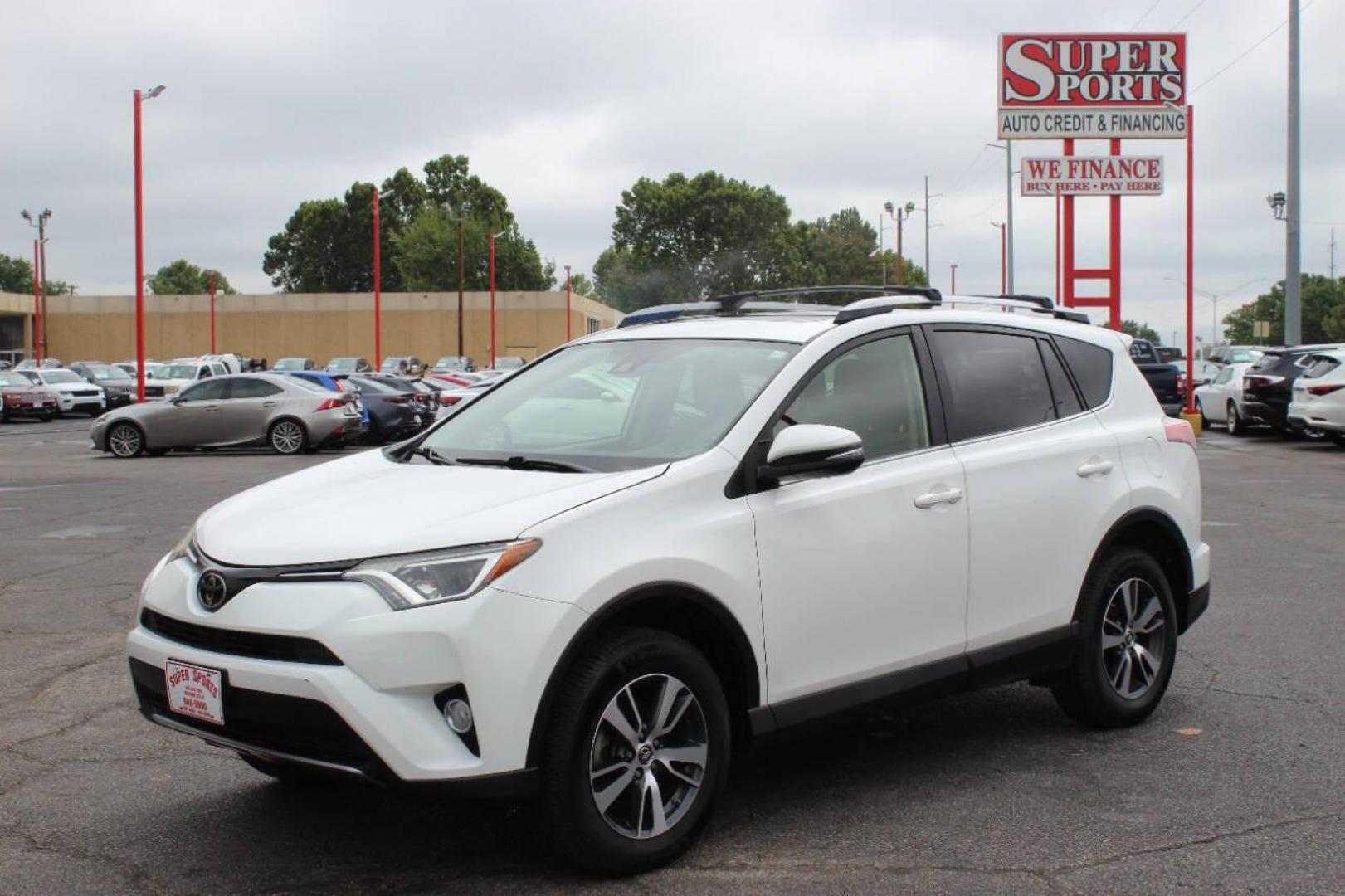 2017 White Toyota RAV4 XLE FWD (JTMWFREV0HJ) with an 2.5L L4 DOHC 16V engine, 6A transmission, located at 4301 NW 39th , Oklahoma City, OK, 73112, (405) 949-5600, 35.512135, -97.598671 - NO DRIVERS LICENCE -NO FULL COVERAGE INSURANCE - NO CREDIT CHECK. COME ON OVER TO SUPERSPORTS, TAKE A LOOK AND TEST DRIVE. PLEASE GIVE US A CALL AT (405) 949-5600. NO LICENCIA DE CONDUCIR - NO SEGURO DE COBERTURA TOTAL - NO VERIFICACION DE CREDITO. VISITENOS EN SUPERSPORTS, MIRE NUESTRO - Photo#7