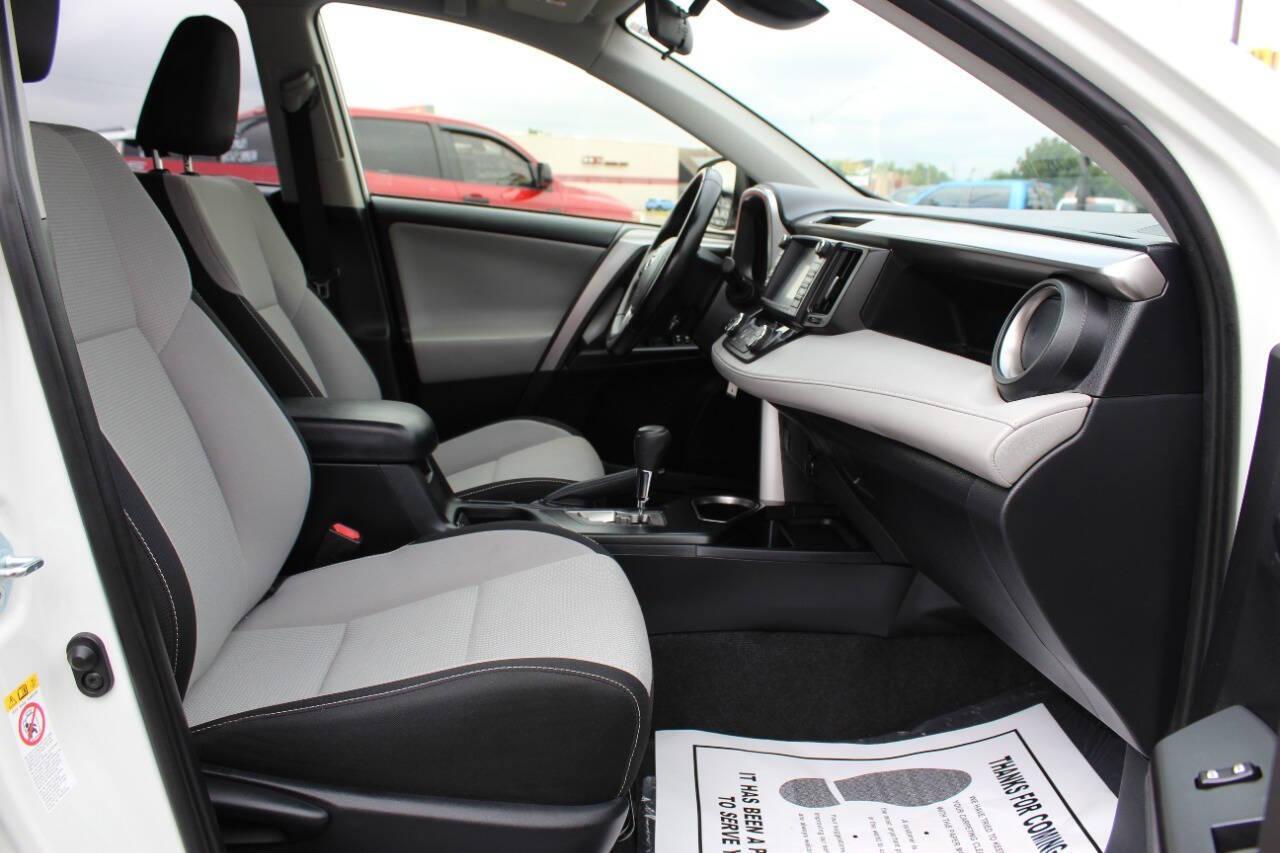 2017 White Toyota RAV4 XLE FWD (JTMWFREV0HJ) with an 2.5L L4 DOHC 16V engine, 6A transmission, located at 4301 NW 39th , Oklahoma City, OK, 73112, (405) 949-5600, 35.512135, -97.598671 - NO DRIVERS LICENCE -NO FULL COVERAGE INSURANCE - NO CREDIT CHECK. COME ON OVER TO SUPERSPORTS, TAKE A LOOK AND TEST DRIVE. PLEASE GIVE US A CALL AT (405) 949-5600. NO LICENCIA DE CONDUCIR - NO SEGURO DE COBERTURA TOTAL - NO VERIFICACION DE CREDITO. VISITENOS EN SUPERSPORTS, MIRE NUESTRO - Photo#8
