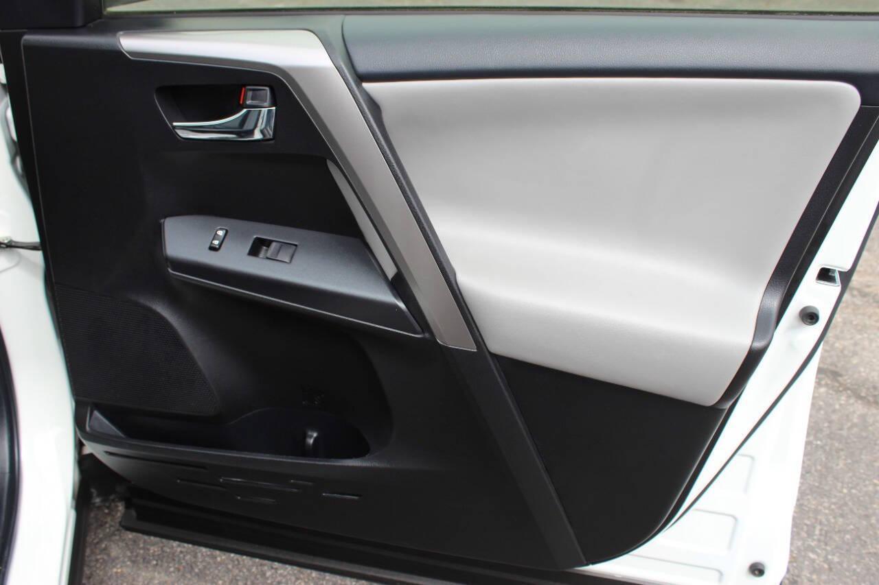 2017 White Toyota RAV4 XLE FWD (JTMWFREV0HJ) with an 2.5L L4 DOHC 16V engine, 6A transmission, located at 4301 NW 39th , Oklahoma City, OK, 73112, (405) 949-5600, 35.512135, -97.598671 - NO DRIVERS LICENCE -NO FULL COVERAGE INSURANCE - NO CREDIT CHECK. COME ON OVER TO SUPERSPORTS, TAKE A LOOK AND TEST DRIVE. PLEASE GIVE US A CALL AT (405) 949-5600. NO LICENCIA DE CONDUCIR - NO SEGURO DE COBERTURA TOTAL - NO VERIFICACION DE CREDITO. VISITENOS EN SUPERSPORTS, MIRE NUESTRO - Photo#9