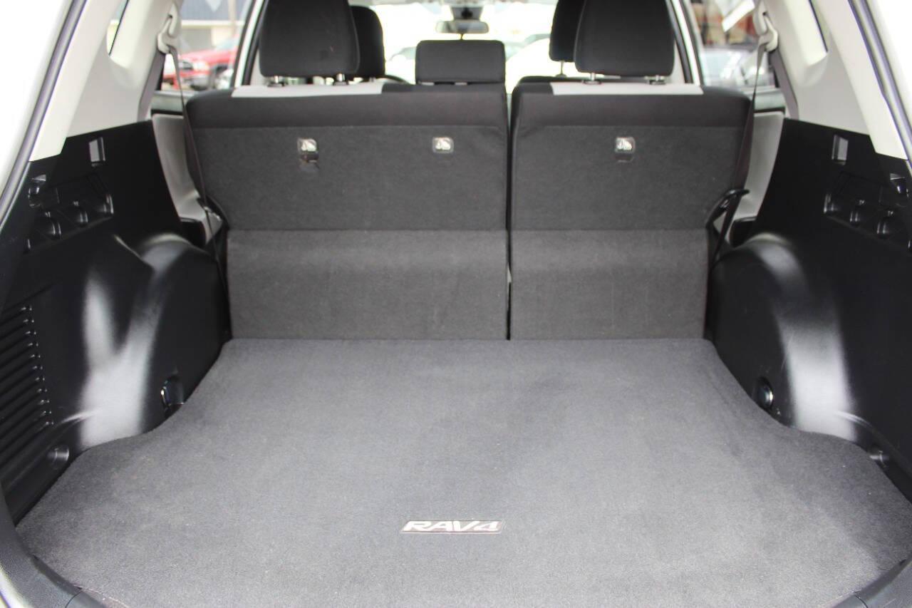 2017 White Toyota RAV4 XLE FWD (JTMWFREV0HJ) with an 2.5L L4 DOHC 16V engine, 6A transmission, located at 4301 NW 39th , Oklahoma City, OK, 73112, (405) 949-5600, 35.512135, -97.598671 - NO DRIVERS LICENCE -NO FULL COVERAGE INSURANCE - NO CREDIT CHECK. COME ON OVER TO SUPERSPORTS, TAKE A LOOK AND TEST DRIVE. PLEASE GIVE US A CALL AT (405) 949-5600. NO LICENCIA DE CONDUCIR - NO SEGURO DE COBERTURA TOTAL - NO VERIFICACION DE CREDITO. VISITENOS EN SUPERSPORTS, MIRE NUESTRO - Photo#12