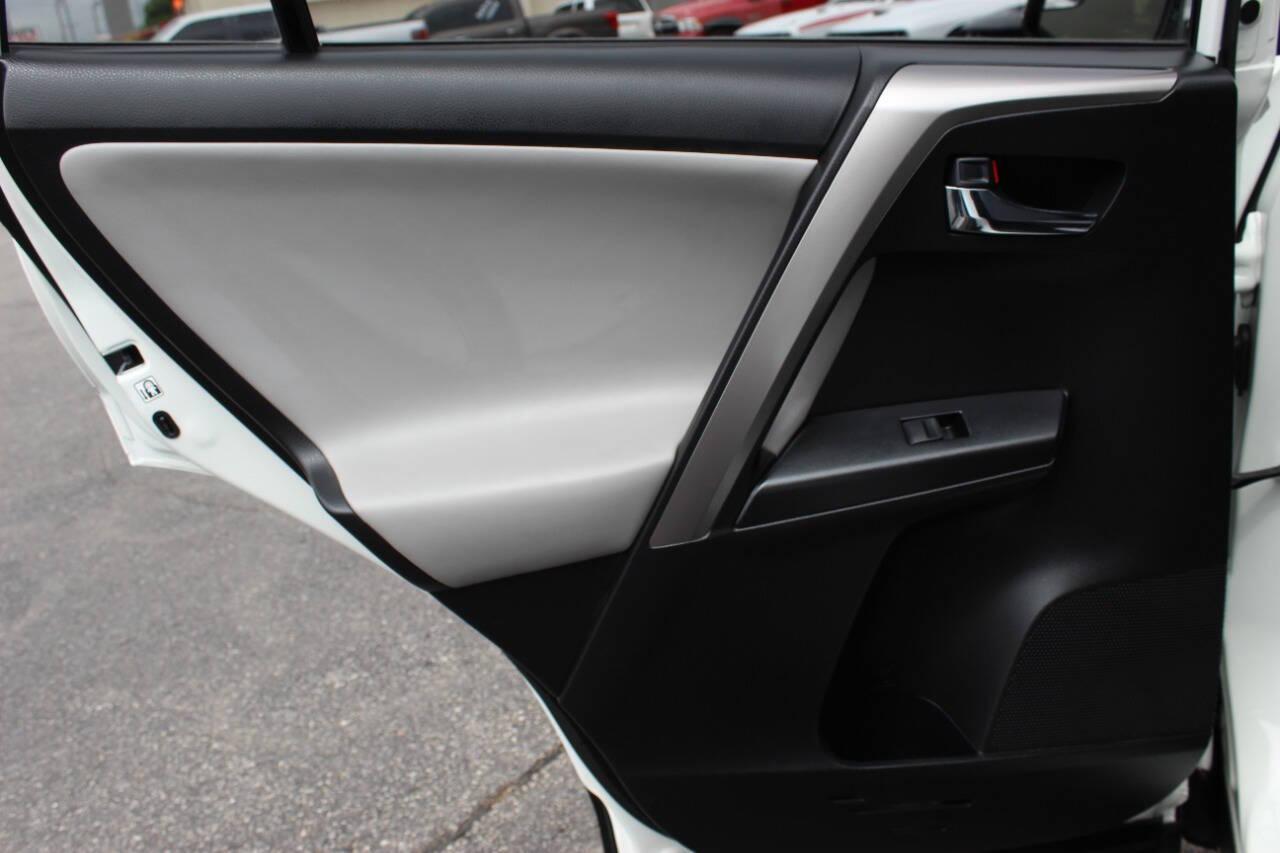 2017 White Toyota RAV4 XLE FWD (JTMWFREV0HJ) with an 2.5L L4 DOHC 16V engine, 6A transmission, located at 4301 NW 39th , Oklahoma City, OK, 73112, (405) 949-5600, 35.512135, -97.598671 - NO DRIVERS LICENCE -NO FULL COVERAGE INSURANCE - NO CREDIT CHECK. COME ON OVER TO SUPERSPORTS, TAKE A LOOK AND TEST DRIVE. PLEASE GIVE US A CALL AT (405) 949-5600. NO LICENCIA DE CONDUCIR - NO SEGURO DE COBERTURA TOTAL - NO VERIFICACION DE CREDITO. VISITENOS EN SUPERSPORTS, MIRE NUESTRO - Photo#14