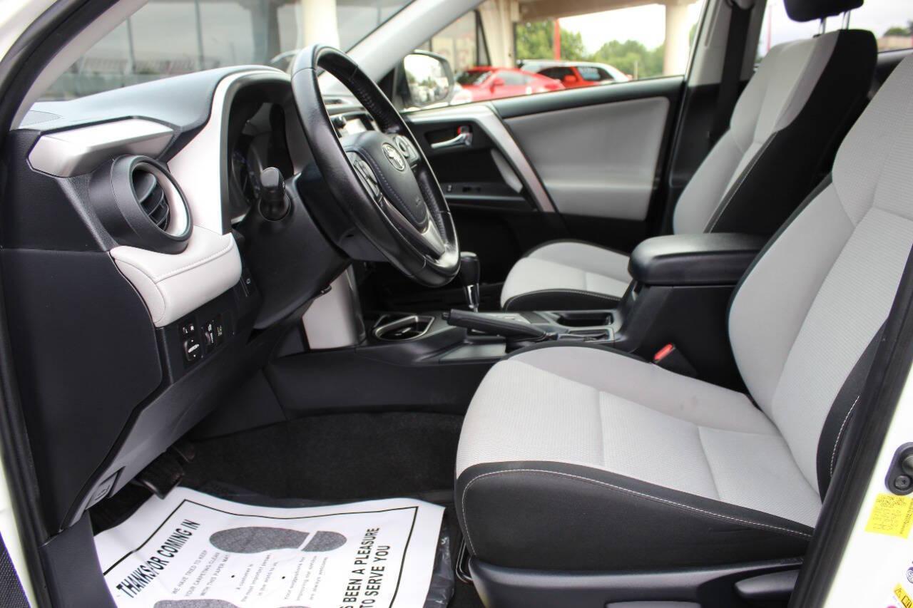 2017 White Toyota RAV4 XLE FWD (JTMWFREV0HJ) with an 2.5L L4 DOHC 16V engine, 6A transmission, located at 4301 NW 39th , Oklahoma City, OK, 73112, (405) 949-5600, 35.512135, -97.598671 - NO DRIVERS LICENCE -NO FULL COVERAGE INSURANCE - NO CREDIT CHECK. COME ON OVER TO SUPERSPORTS, TAKE A LOOK AND TEST DRIVE. PLEASE GIVE US A CALL AT (405) 949-5600. NO LICENCIA DE CONDUCIR - NO SEGURO DE COBERTURA TOTAL - NO VERIFICACION DE CREDITO. VISITENOS EN SUPERSPORTS, MIRE NUESTRO - Photo#15
