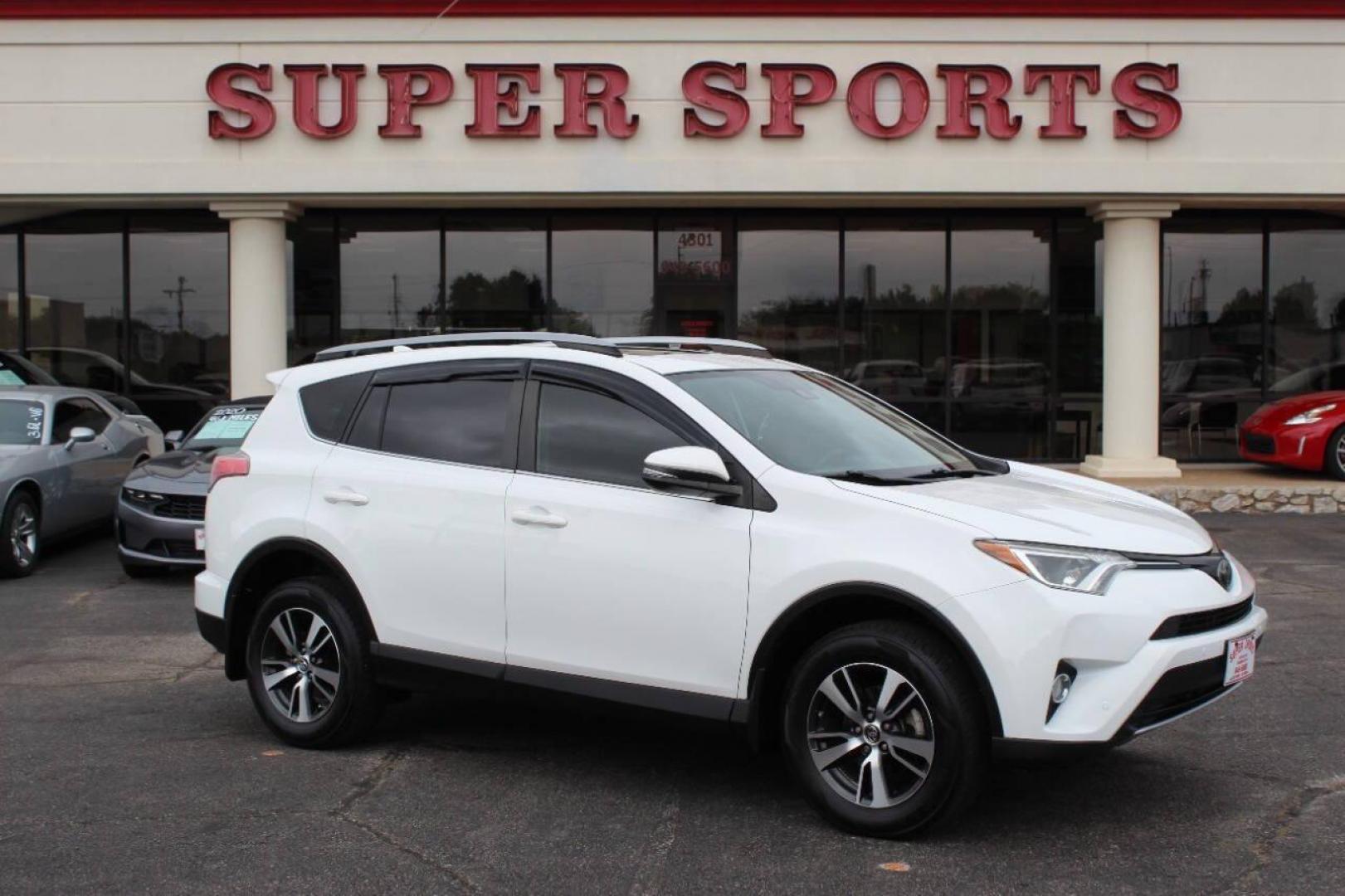2018 White Toyota RAV4 XLE FWD (JTMWFREV1JJ) with an 2.5L L4 DOHC 16V engine, 6A transmission, located at 4301 NW 39th , Oklahoma City, OK, 73112, (405) 949-5600, 35.512135, -97.598671 - NO DRIVERS LICENCE -NO FULL COVERAGE INSURANCE - NO CREDIT CHECK. COME ON OVER TO SUPERSPORTS, TAKE A LOOK AND TEST DRIVE. PLEASE GIVE US A CALL AT (405) 949-5600. NO LICENCIA DE CONDUCIR - NO SEGURO DE COBERTURA TOTAL - NO VERIFICACION DE CREDITO. VISITENOS EN SUPERSPORTS, MIRE NUESTRO - Photo#1