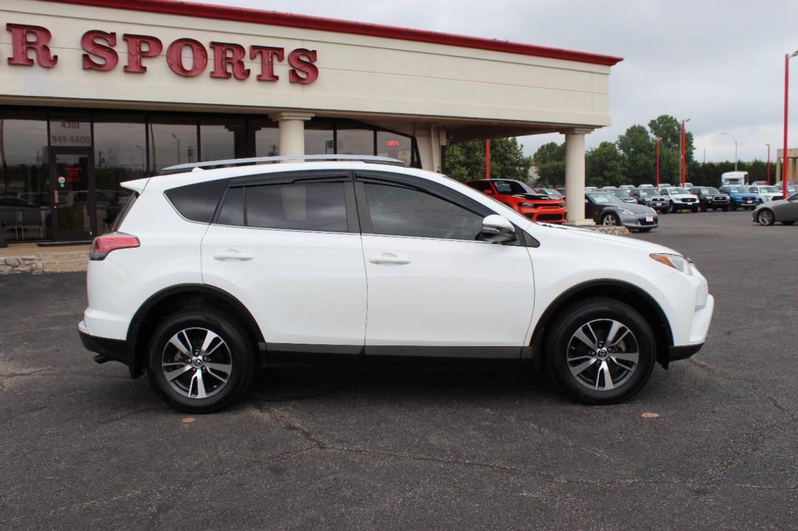2018 White Toyota RAV4 XLE FWD (JTMWFREV1JJ) with an 2.5L L4 DOHC 16V engine, 6A transmission, located at 4301 NW 39th , Oklahoma City, OK, 73112, (405) 949-5600, 35.512135, -97.598671 - NO DRIVERS LICENCE -NO FULL COVERAGE INSURANCE - NO CREDIT CHECK. COME ON OVER TO SUPERSPORTS, TAKE A LOOK AND TEST DRIVE. PLEASE GIVE US A CALL AT (405) 949-5600. NO LICENCIA DE CONDUCIR - NO SEGURO DE COBERTURA TOTAL - NO VERIFICACION DE CREDITO. VISITENOS EN SUPERSPORTS, MIRE NUESTRO - Photo#3