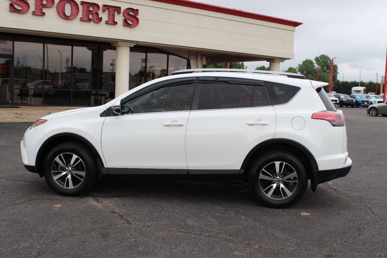 2018 White Toyota RAV4 XLE FWD (JTMWFREV1JJ) with an 2.5L L4 DOHC 16V engine, 6A transmission, located at 4301 NW 39th , Oklahoma City, OK, 73112, (405) 949-5600, 35.512135, -97.598671 - NO DRIVERS LICENCE -NO FULL COVERAGE INSURANCE - NO CREDIT CHECK. COME ON OVER TO SUPERSPORTS, TAKE A LOOK AND TEST DRIVE. PLEASE GIVE US A CALL AT (405) 949-5600. NO LICENCIA DE CONDUCIR - NO SEGURO DE COBERTURA TOTAL - NO VERIFICACION DE CREDITO. VISITENOS EN SUPERSPORTS, MIRE NUESTRO - Photo#5