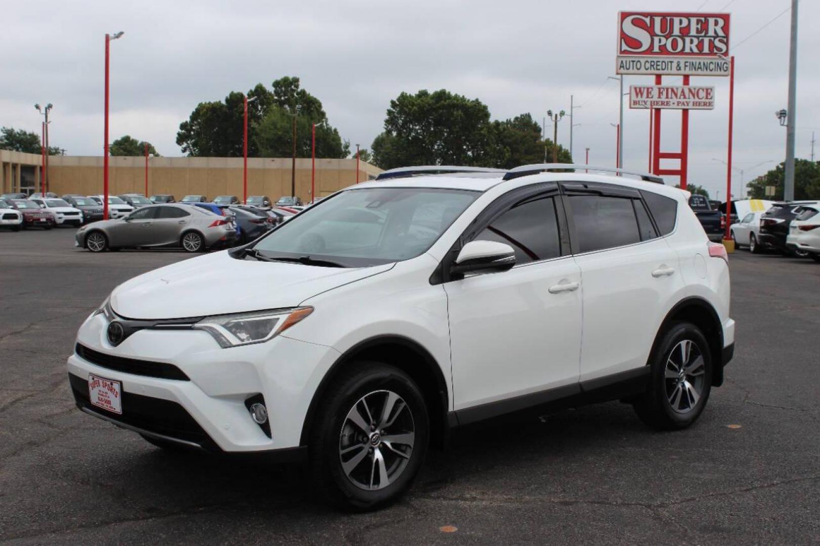 2018 White Toyota RAV4 XLE FWD (JTMWFREV1JJ) with an 2.5L L4 DOHC 16V engine, 6A transmission, located at 4301 NW 39th , Oklahoma City, OK, 73112, (405) 949-5600, 35.512135, -97.598671 - NO DRIVERS LICENCE -NO FULL COVERAGE INSURANCE - NO CREDIT CHECK. COME ON OVER TO SUPERSPORTS, TAKE A LOOK AND TEST DRIVE. PLEASE GIVE US A CALL AT (405) 949-5600. NO LICENCIA DE CONDUCIR - NO SEGURO DE COBERTURA TOTAL - NO VERIFICACION DE CREDITO. VISITENOS EN SUPERSPORTS, MIRE NUESTRO - Photo#7