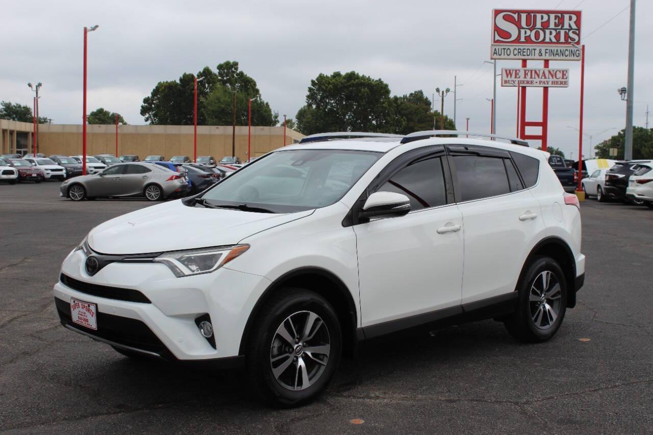 2018 White Toyota RAV4 XLE FWD (JTMWFREV1JJ) with an 2.5L L4 DOHC 16V engine, 6A transmission, located at 4301 NW 39th , Oklahoma City, OK, 73112, (405) 949-5600, 35.512135, -97.598671 - NO DRIVERS LICENCE -NO FULL COVERAGE INSURANCE - NO CREDIT CHECK. COME ON OVER TO SUPERSPORTS, TAKE A LOOK AND TEST DRIVE. PLEASE GIVE US A CALL AT (405) 949-5600. NO LICENCIA DE CONDUCIR - NO SEGURO DE COBERTURA TOTAL - NO VERIFICACION DE CREDITO. VISITENOS EN SUPERSPORTS, MIRE NUESTRO - Photo#6