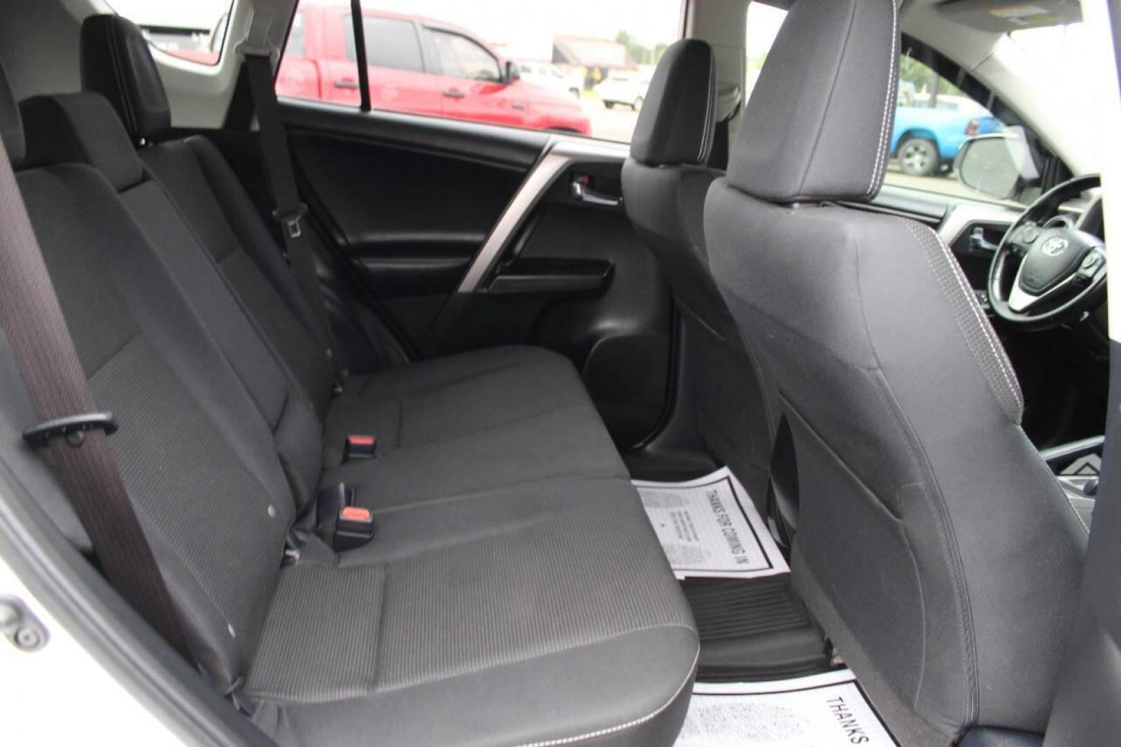2018 White Toyota RAV4 XLE FWD (JTMWFREV1JJ) with an 2.5L L4 DOHC 16V engine, 6A transmission, located at 4301 NW 39th , Oklahoma City, OK, 73112, (405) 949-5600, 35.512135, -97.598671 - NO DRIVERS LICENCE -NO FULL COVERAGE INSURANCE - NO CREDIT CHECK. COME ON OVER TO SUPERSPORTS, TAKE A LOOK AND TEST DRIVE. PLEASE GIVE US A CALL AT (405) 949-5600. NO LICENCIA DE CONDUCIR - NO SEGURO DE COBERTURA TOTAL - NO VERIFICACION DE CREDITO. VISITENOS EN SUPERSPORTS, MIRE NUESTRO - Photo#11
