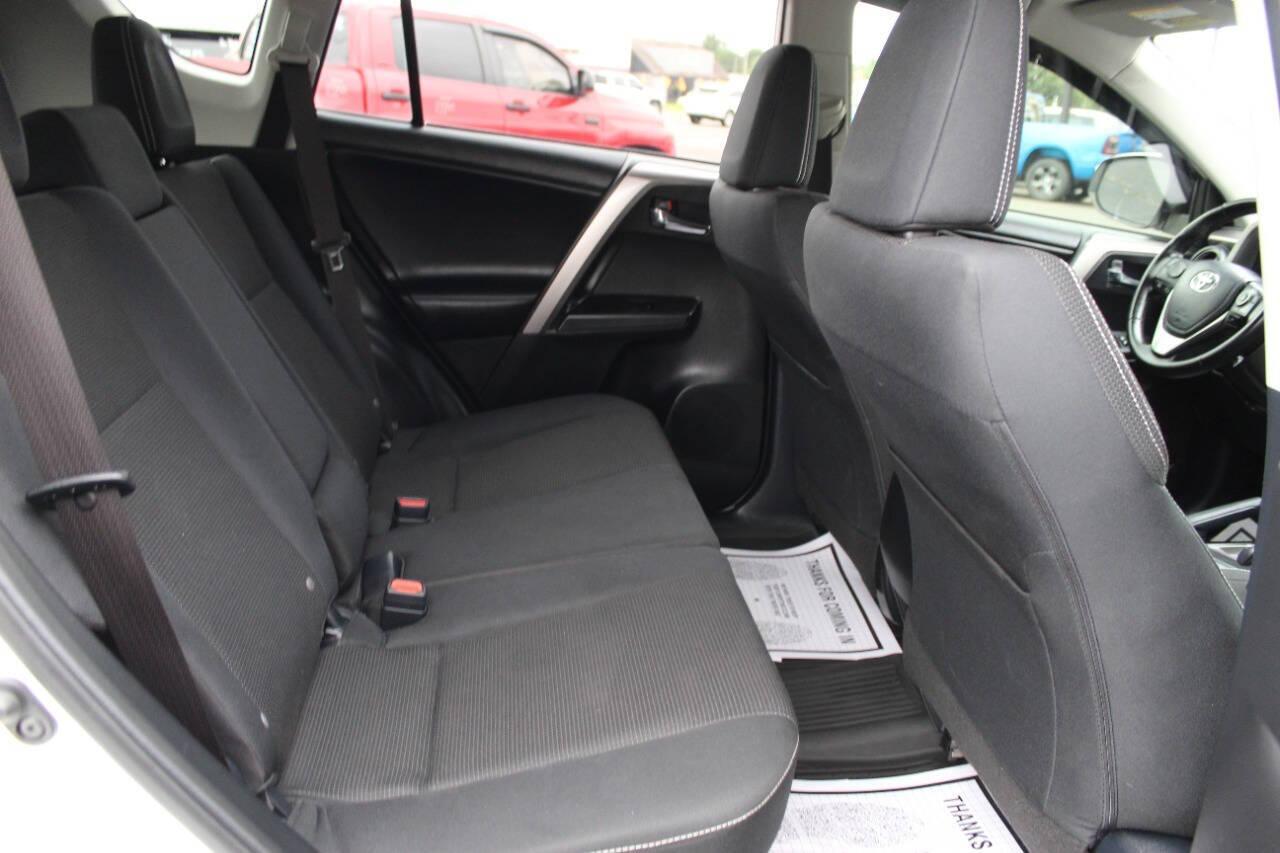 2018 White Toyota RAV4 XLE FWD (JTMWFREV1JJ) with an 2.5L L4 DOHC 16V engine, 6A transmission, located at 4301 NW 39th , Oklahoma City, OK, 73112, (405) 949-5600, 35.512135, -97.598671 - NO DRIVERS LICENCE -NO FULL COVERAGE INSURANCE - NO CREDIT CHECK. COME ON OVER TO SUPERSPORTS, TAKE A LOOK AND TEST DRIVE. PLEASE GIVE US A CALL AT (405) 949-5600. NO LICENCIA DE CONDUCIR - NO SEGURO DE COBERTURA TOTAL - NO VERIFICACION DE CREDITO. VISITENOS EN SUPERSPORTS, MIRE NUESTRO - Photo#10