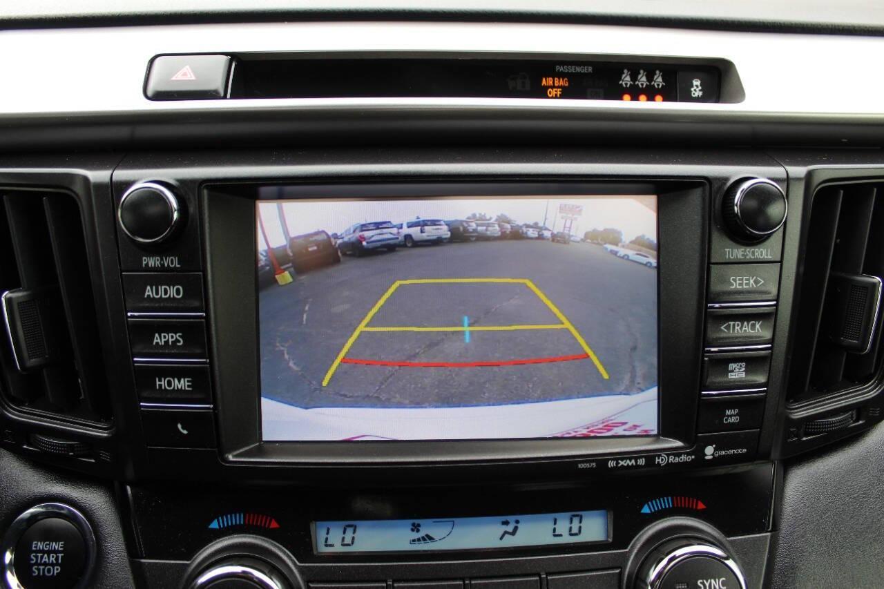 2018 White Toyota RAV4 XLE FWD (JTMWFREV1JJ) with an 2.5L L4 DOHC 16V engine, 6A transmission, located at 4301 NW 39th , Oklahoma City, OK, 73112, (405) 949-5600, 35.512135, -97.598671 - NO DRIVERS LICENCE -NO FULL COVERAGE INSURANCE - NO CREDIT CHECK. COME ON OVER TO SUPERSPORTS, TAKE A LOOK AND TEST DRIVE. PLEASE GIVE US A CALL AT (405) 949-5600. NO LICENCIA DE CONDUCIR - NO SEGURO DE COBERTURA TOTAL - NO VERIFICACION DE CREDITO. VISITENOS EN SUPERSPORTS, MIRE NUESTRO - Photo#19